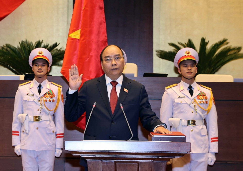 Chủ tịch nước Nguyễn Xuân Phúc tuyên thệ nhậm chức. Ảnh: Thống Nhất – TTXVN