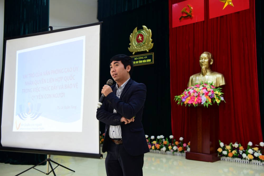   Diễn giả TS Lê Xuân Tùng, Viện Quyền con người (Học viện Chính trị quốc gia Hồ Chí Minh).