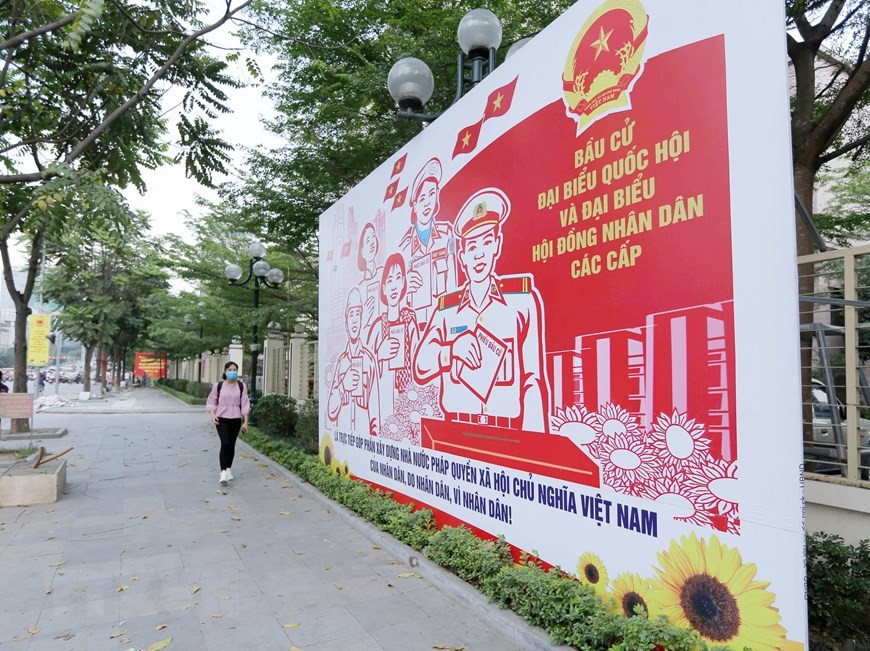Tranh tuyên truyền, cổ động bầu cử trên phố Đại Cồ Việt. (Nguồn: TTXVN)