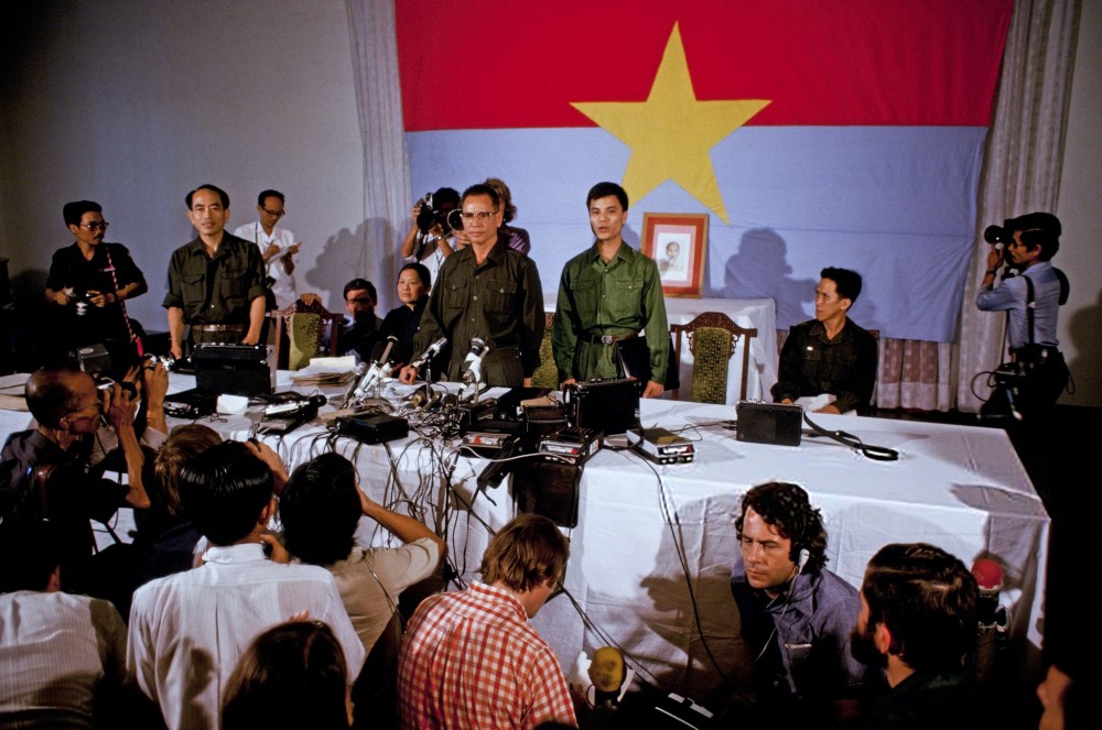 Cuộc họp báo sau ngày giải phóng Sài Gòn, ngày 30/4/1975. (Ảnh: Getty Images)