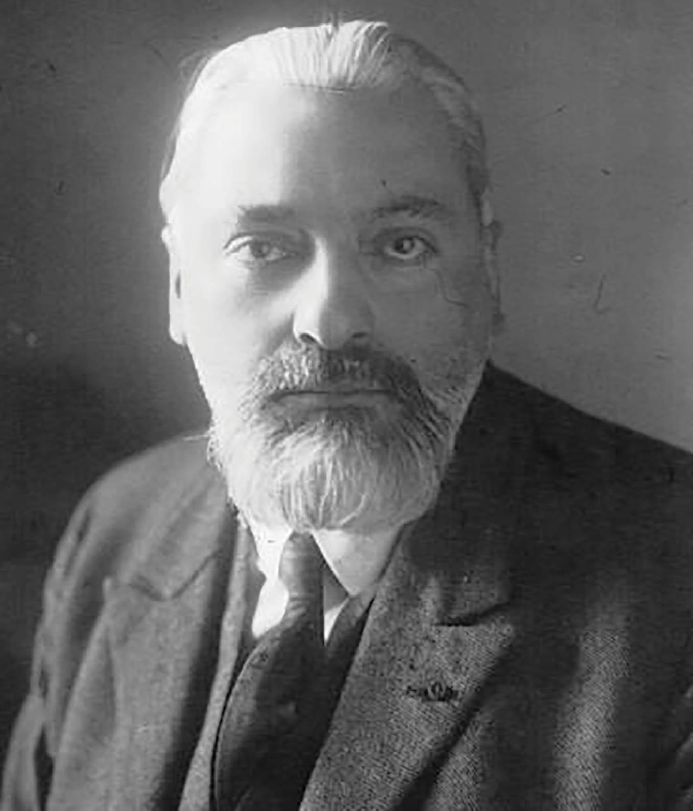 Nhà viết tiểu thuyết Farrère Claude.