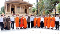 Phó Thủ tướng Thường trực Phạm Bình Minh thăm, chúc Tết Chol Chnam Thmay đồng bào Khmer tại Sóc Trăng