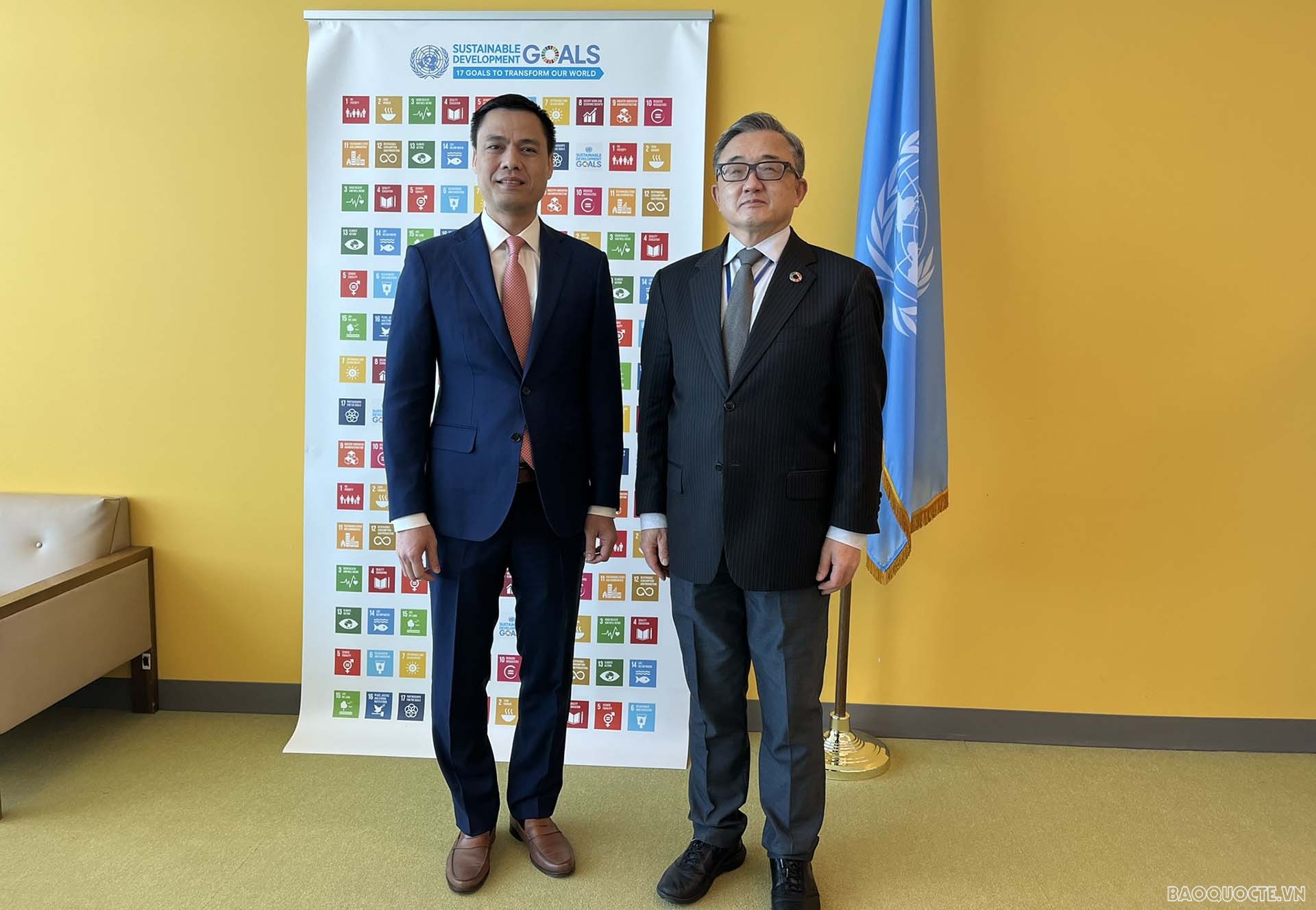 Đại sứ Đặng Hoàng Giang và ông Lưu Chấn Dân, Phó Tổng thư ký Liên hợp quốc phụ trách các vấn đề kinh tế, xã hội. 