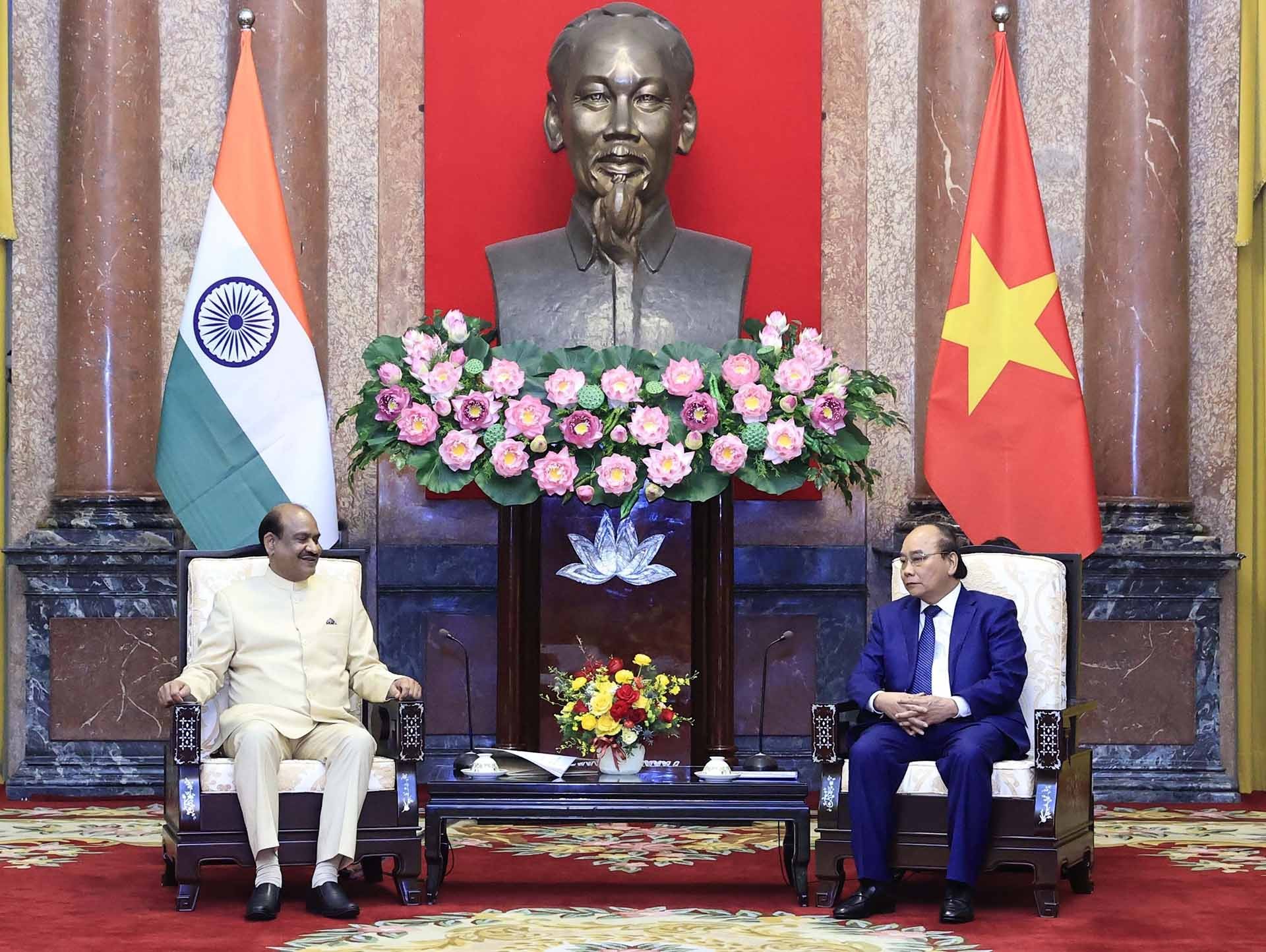 Chủ tịch nước Nguyễn Xuân Phúc tiếp Chủ tịch Hạ viện Cộng hòa Ấn Độ Om Birla đang thăm chính thức Việt Nam. (Nguồn: TTXVN)