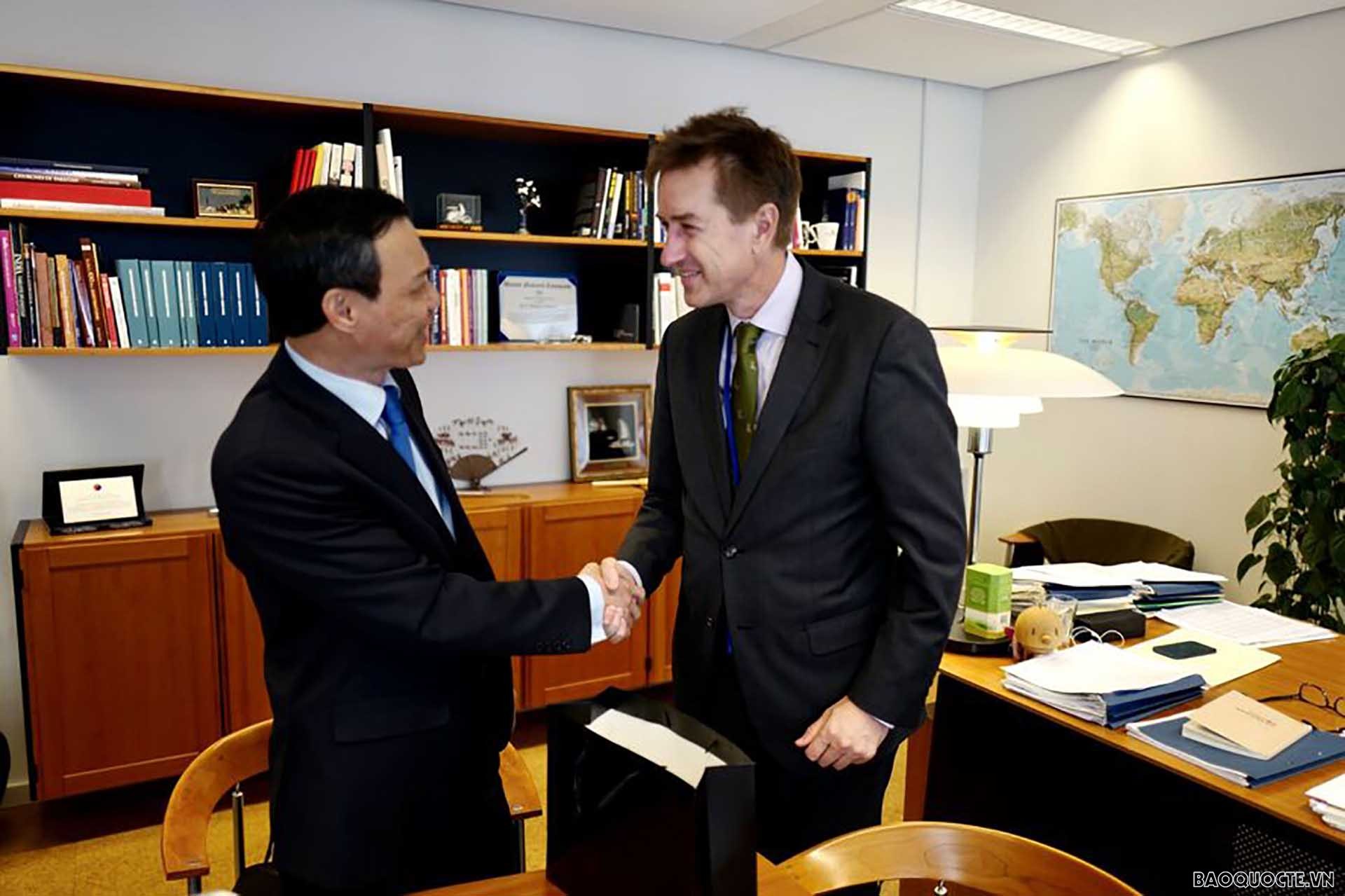 Đại sứ Lương Thanh Nghị và Tổng Vụ trưởng phụ trách châu Á, Bộ Ngoại giao Đan Mạch Thomas Lehmann.