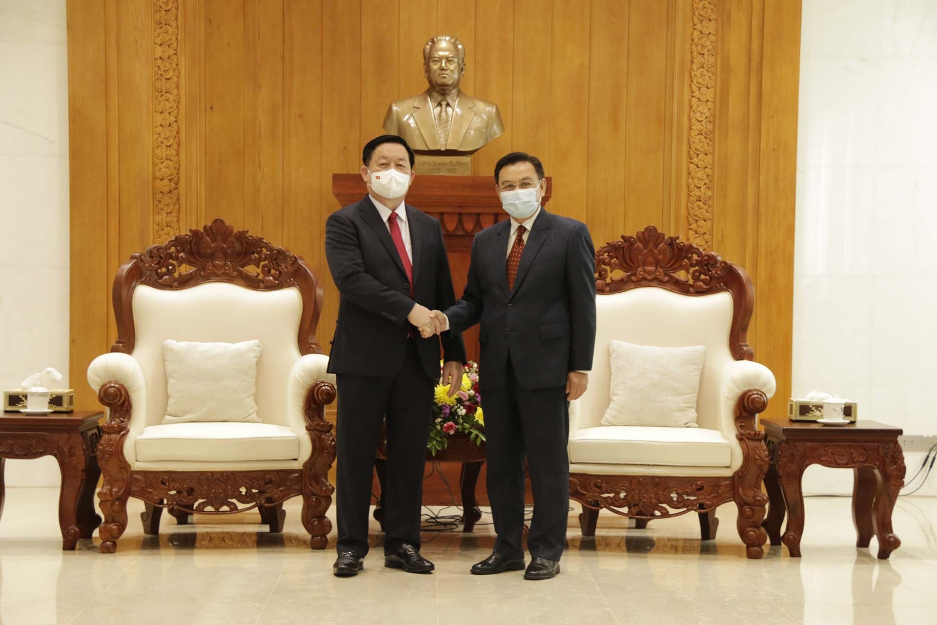 Chủ tịch Quốc hội Lào Saysomphone Phomvihane tiếp Bí thư Trung ương Đảng, Trưởng Ban Tuyên giáo Trung ương Nguyễn Trọng Nghĩa. (Nguồn: TTXVN)