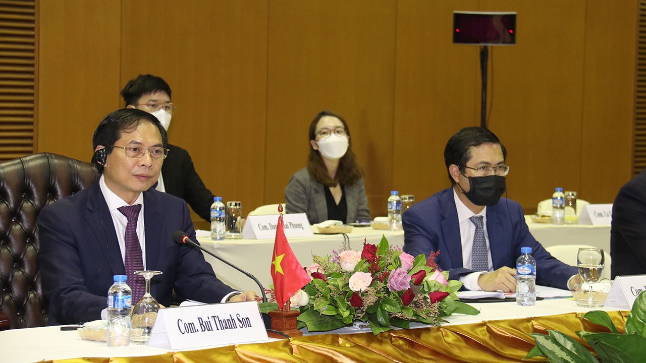 Bộ trưởng Ngoại giao Bùi Thanh Sơn tại cuộc họp Tham vấn cấp Bộ trưởng Ngoại giao Việt Nam-Lào lần thứ 9.