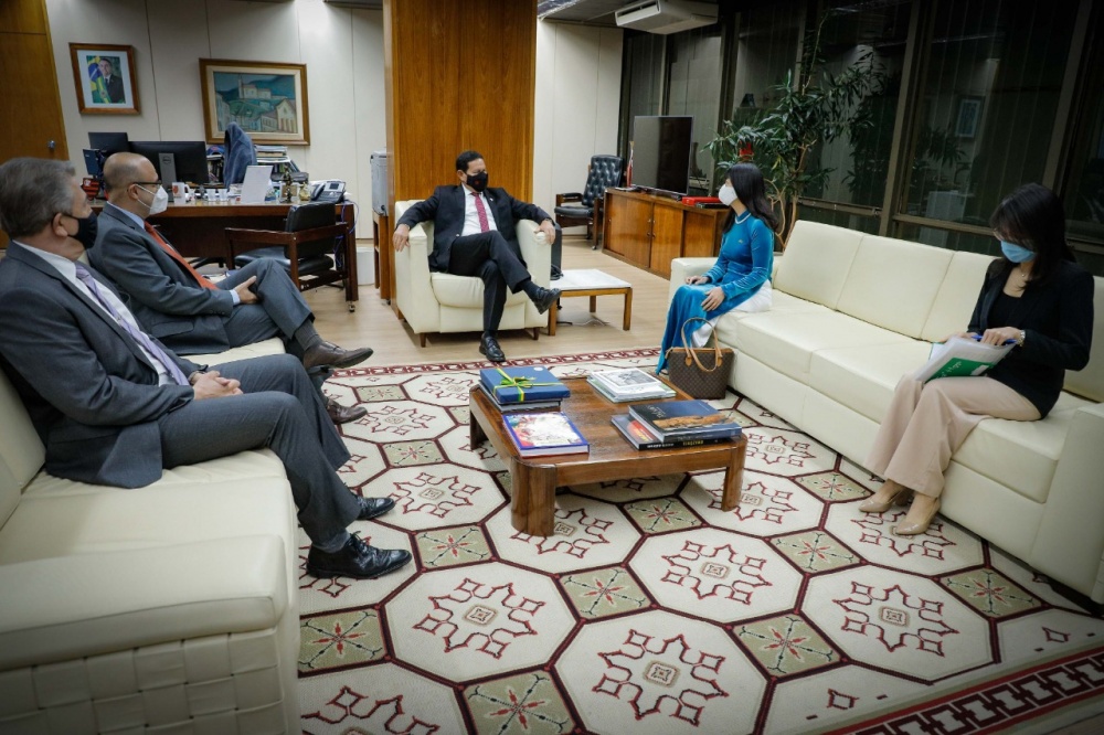 Đại sứ Phạm Thị Kim Hoa chào xã giao Phó Tổng thống Brazil Đại sứ Phạm Thị Kim Hoa chào xã giao Phó Tổng thống Brazil