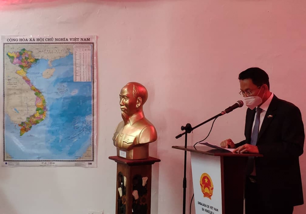Đại sứ quán Việt Nam tại Venezuela đã khánh thành Không gian trưng bày tư liệu, hình ảnh về Chủ tịch Hồ Chí Minh và đất nước, con người Việt Nam tại trường Đại học Rómulo Gallegos,