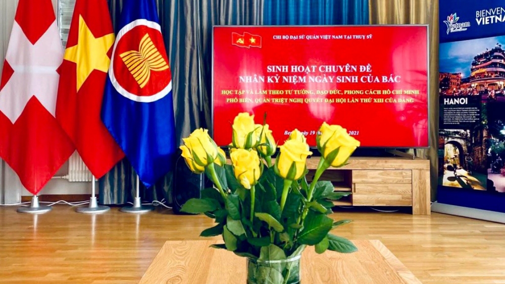 Đại sứ quán Việt Nam tại Thụy Sỹ tổ chức buổi sinh hoạt chuyên đề về học tập, làm theo tư tưởng, đạo đức, phong cách Hồ Chí Minh và quán triệt Nghị quyết Đại hội đại biểu toàn quốc lần thứ XIII của Đảng