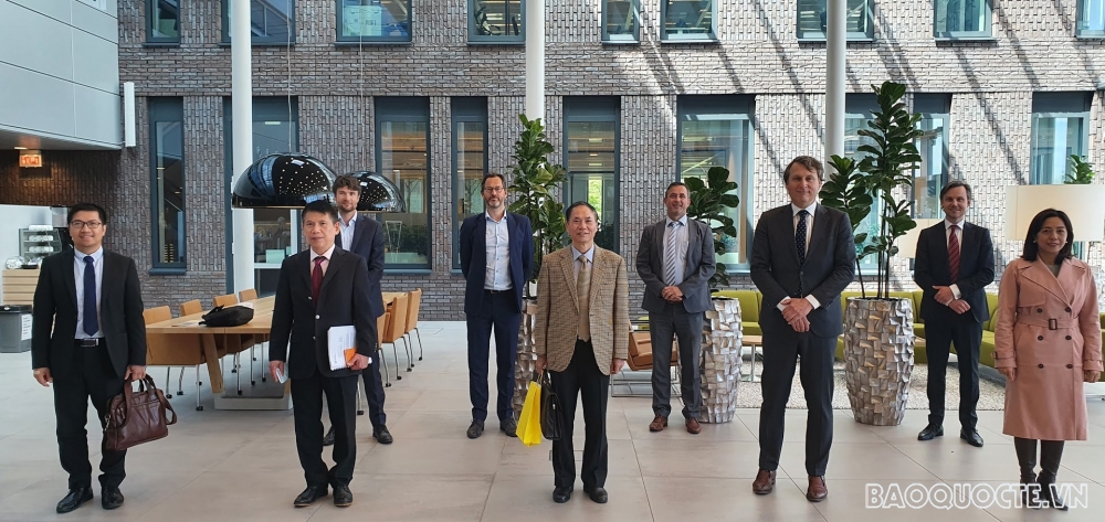 Đại sứ Việt Nam tại Hà Lan Phạm Việt Anh làm việc với Tập đoàn hàng hải Boskalis N.V