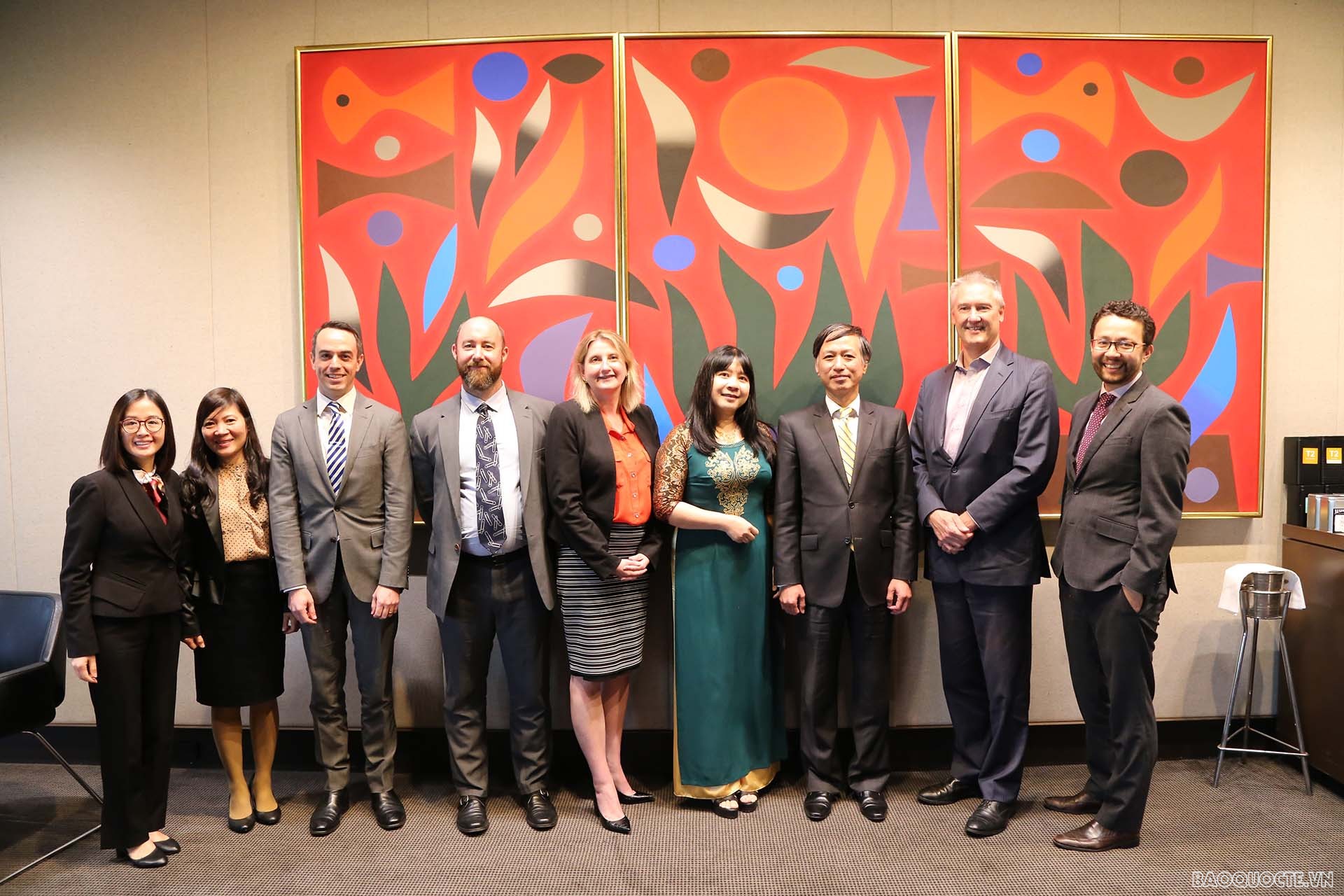 Đại sứ Nguyễn Tất Thành làm việc với Cơ quan đầu tư bang New South Wales. Đại sứ Nguyễn Tất Thành làm việc với Cơ quan đầu tư bang New South Wales.