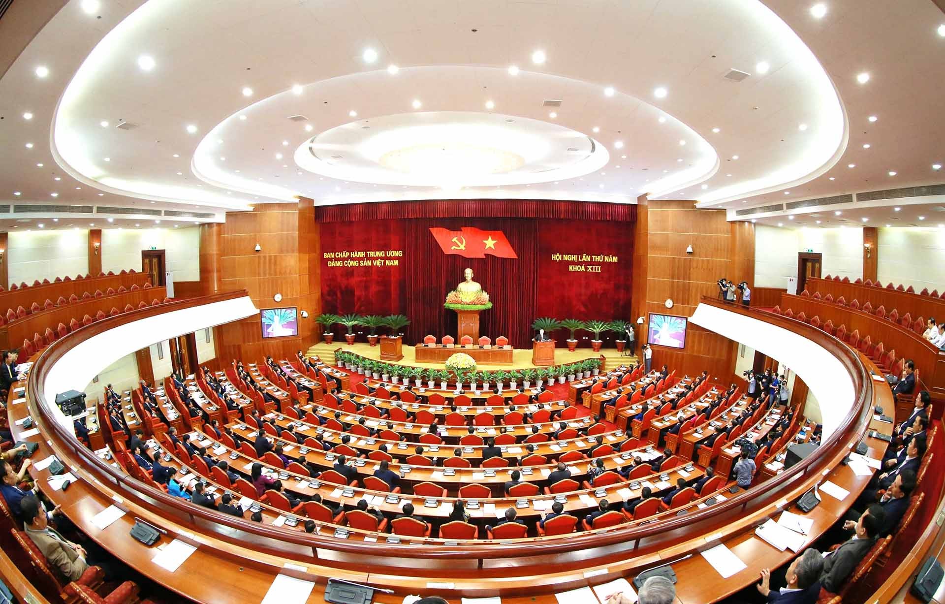 Toàn cảnh phiên bế mạc Hội nghị lần thứ năm Ban Chấp hành Trung ương Đảng khóa XIII. (Nguồn: TTXVN)