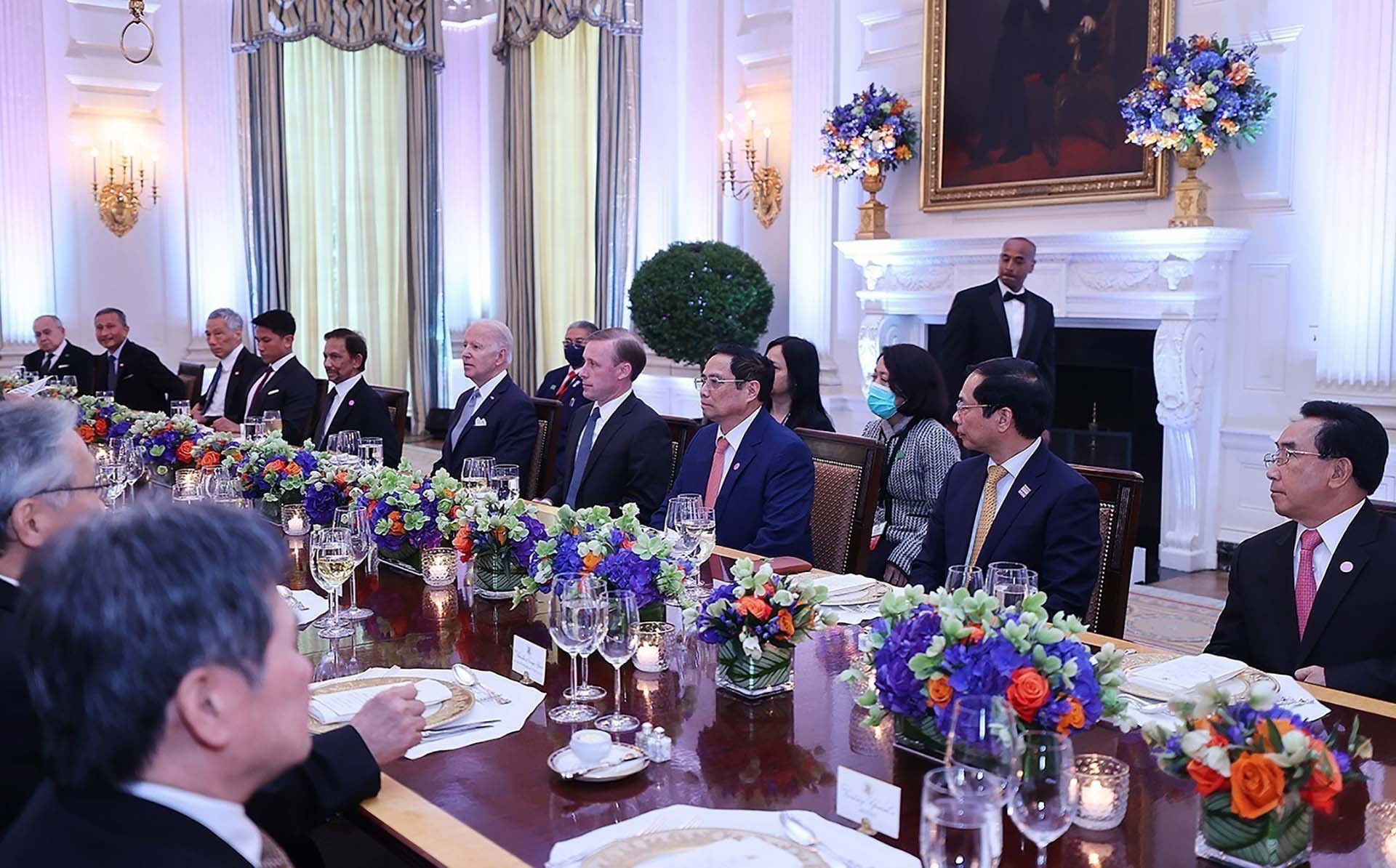 Hình ảnh Thủ tướng Phạm Minh Chính cùng các nhà lãnh đạo ASEAN dự chiêu đãi của Tổng thống Hoa Kỳ