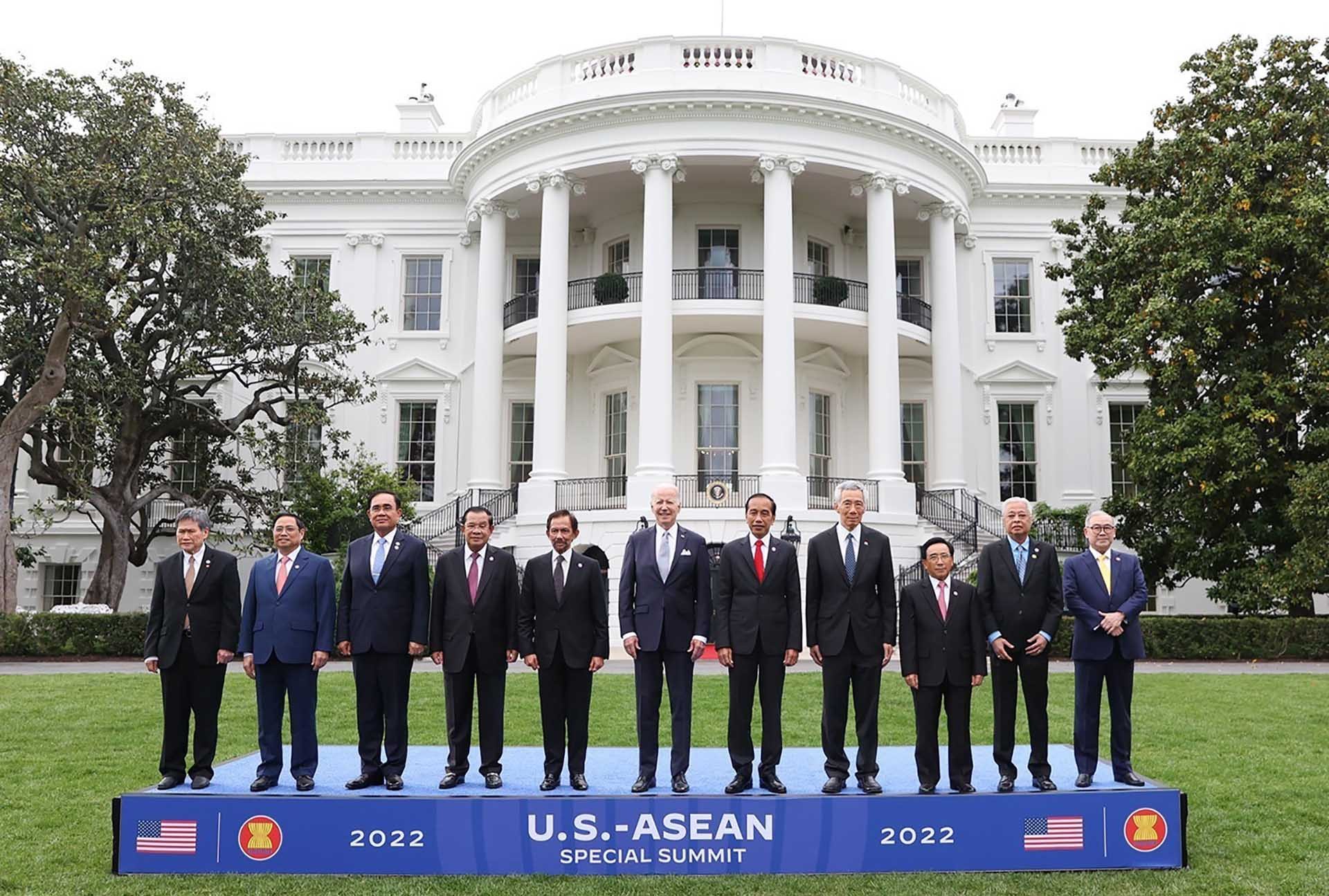 Tổng thống Hợp chúng quốc Hoa Kỳ Joseph Robinette Biden Jr và các Lãnh đạo ASEAN. (Nguồn: TTXVN)