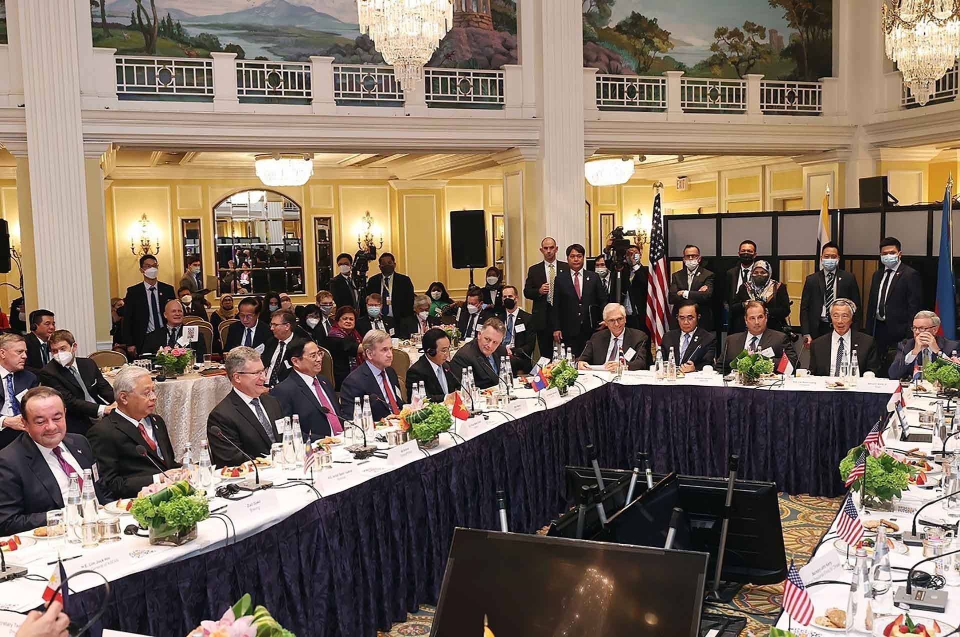 Thủ tướng Phạm Minh Chính cùng Lãnh đạo các nước ASEAN gặp Cộng đồng doanh nghiệp Hoa Kỳ. (Nguồn: TTXVN)