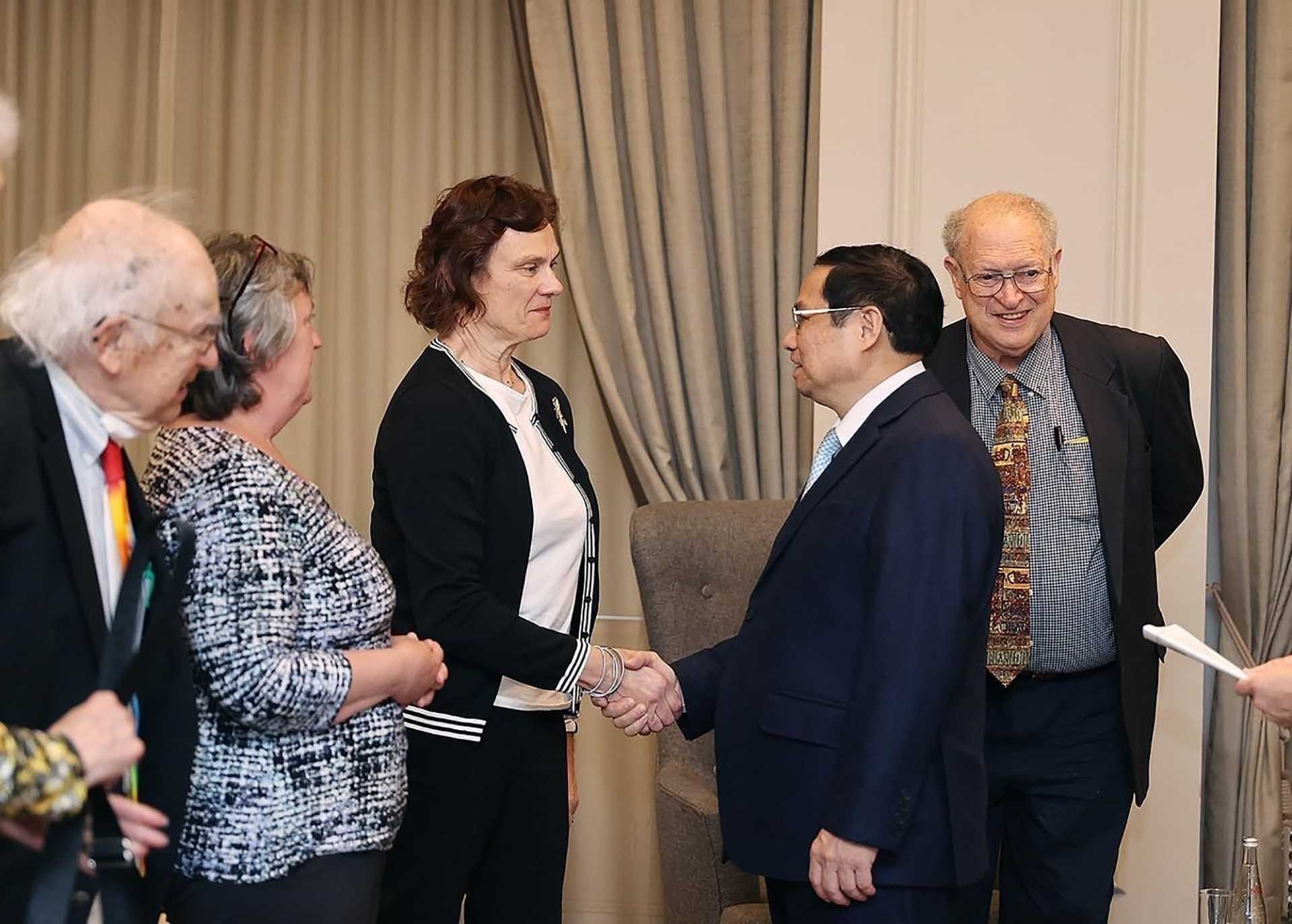 Thủ tướng Phạm Minh Chính tiếp những người bạn Hoa Kỳ ủng hộ nạn nhân da cam. (Nguồn: TTXVN)