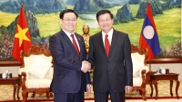 Chủ tịch Quốc hội Vương Đình Huệ chào xã giao Tổng Bí thư, Chủ tịch nước Lào Thongloun Sisoulith