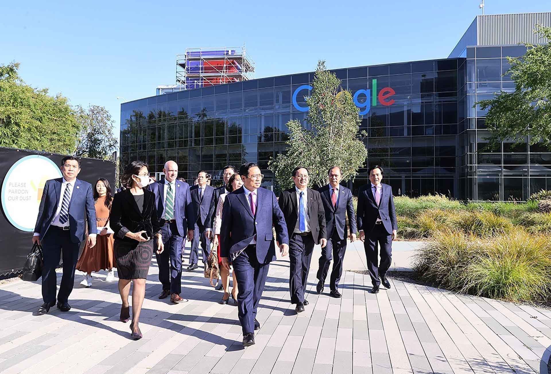 Thủ tướng Phạm Minh Chính đến thăm Trụ sở Tập đoàn Google. (Nguồn: TTXVN)