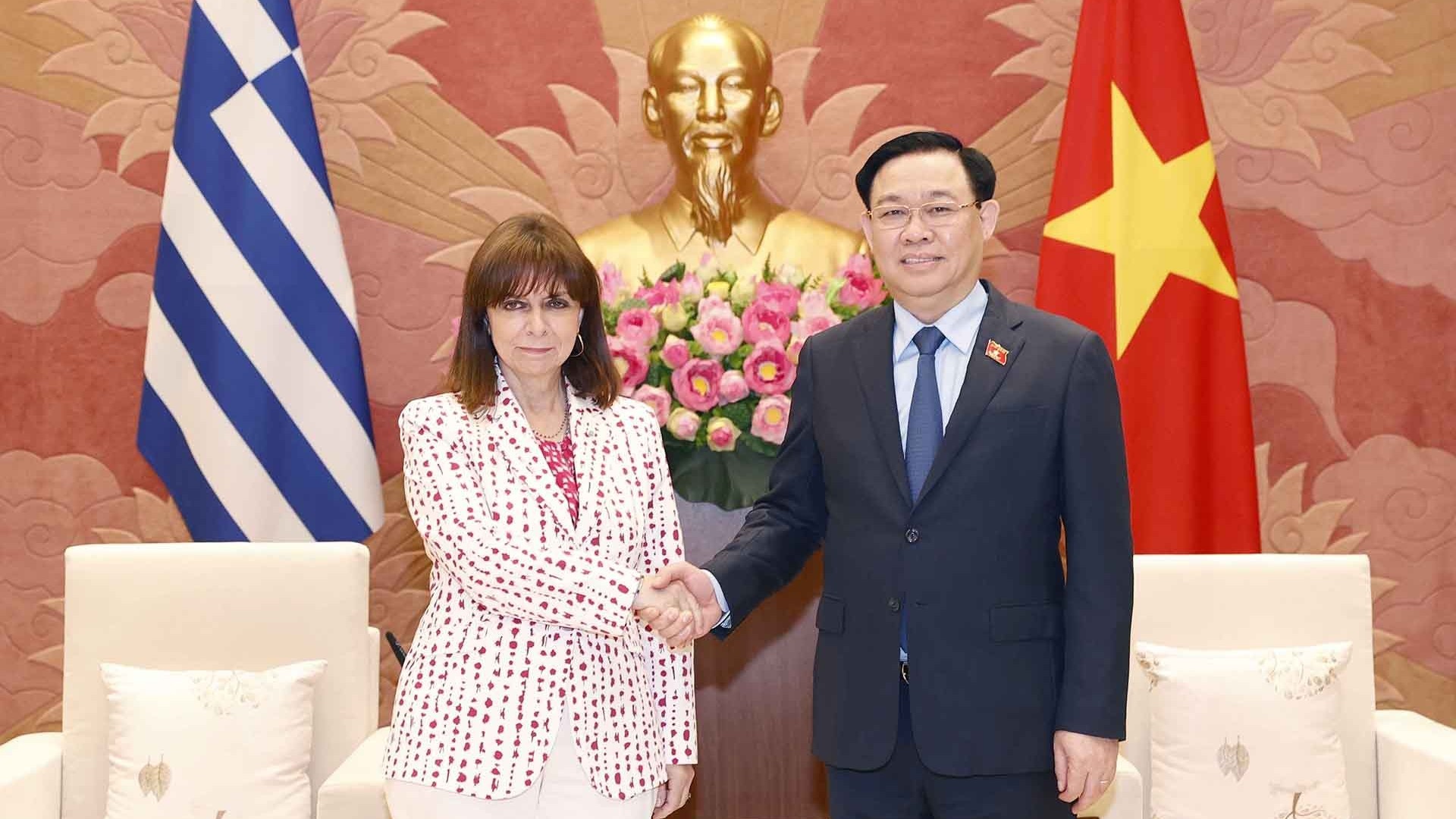 chu tich quoc hoi vuong dinh hue hoi kien tong thong hy lap katerina sakellaropoulou