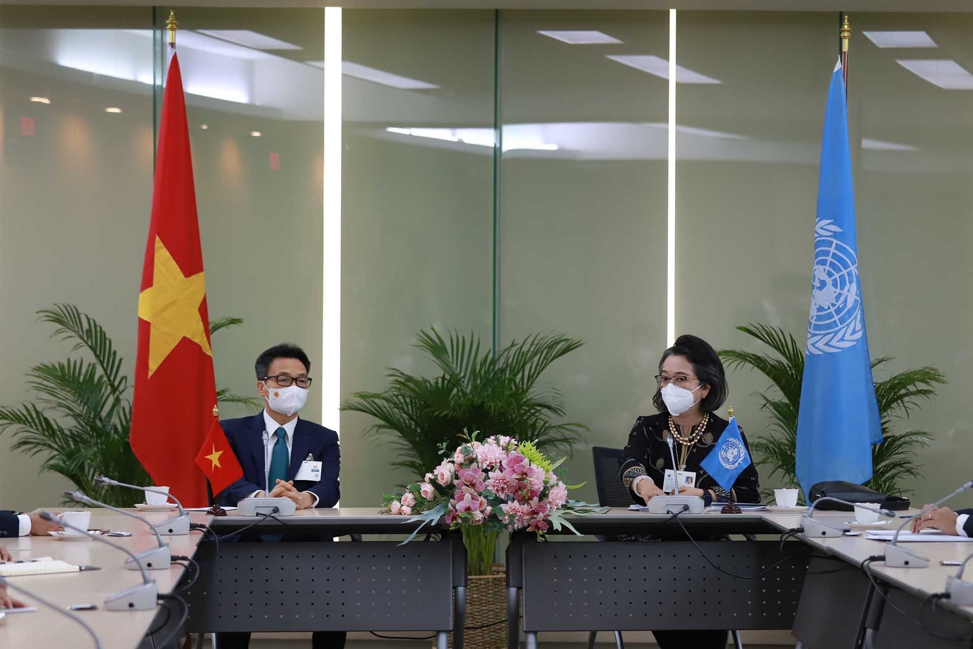 Phó Thủ tướng Vũ Đức Đam gặp bà Armida Salsiah Alisjahbana, Phó Tổng thư ký Liên hợp quốc kiêm Thư ký điều hành ESCAP. (Nguồn: TTXVN)