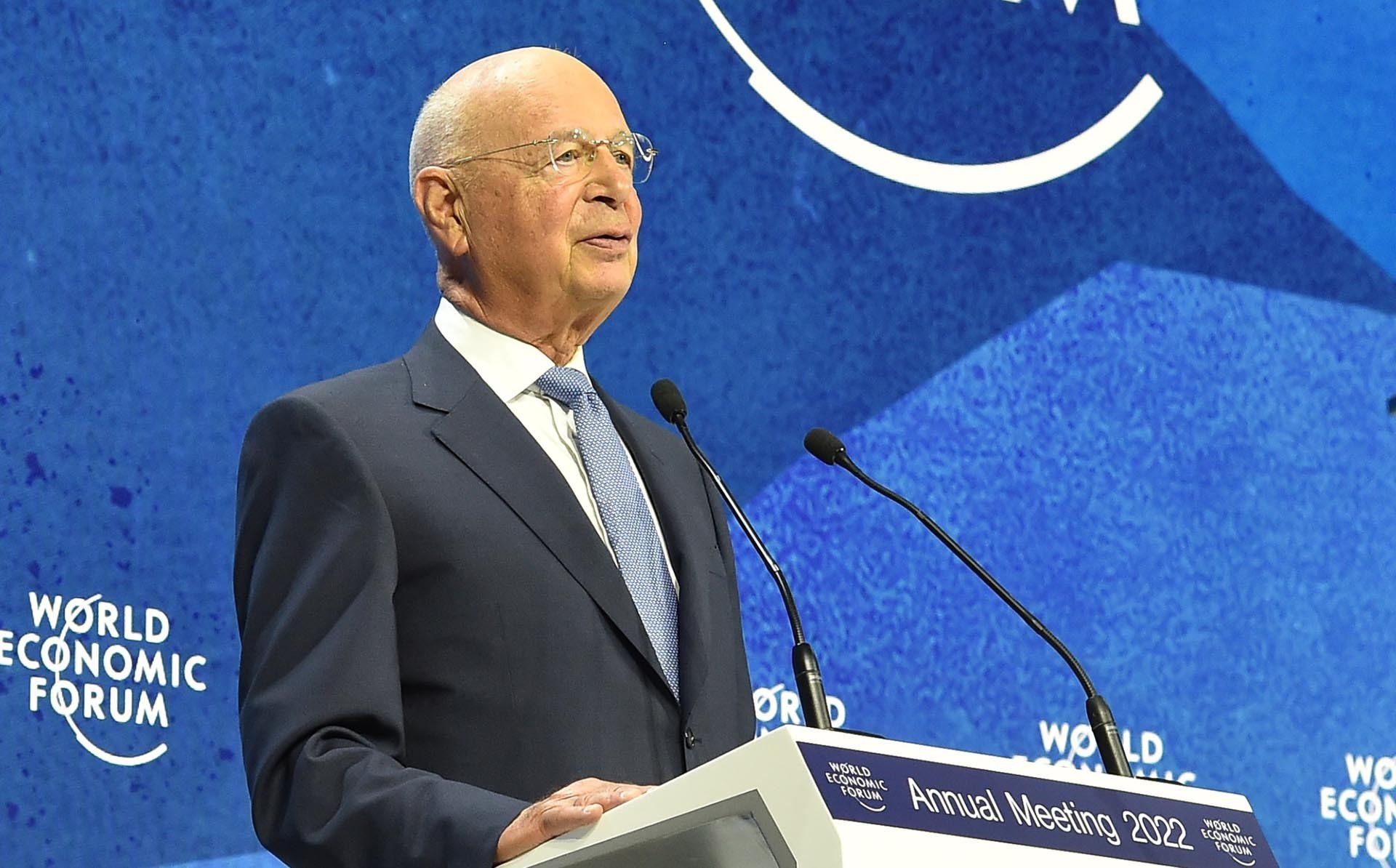 Giáo sư Klaus Schwab, Nhà sáng lập kiêm Chủ tịch điều hành WEF  phát biểu khai mạc.