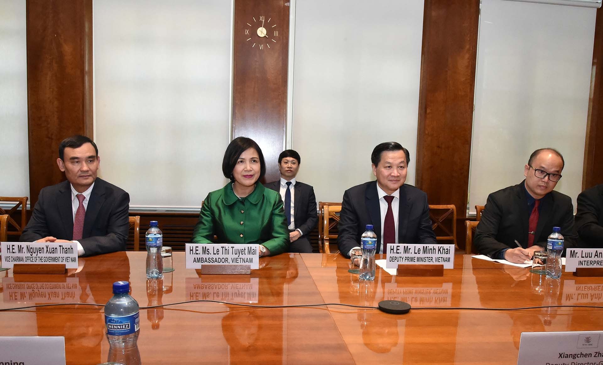 Phó Thủ tướng Lê Minh Khái khẳng định Việt Nam coi trọng vai trò trung tâm của WTO trong thúc đẩy hệ thống thương mại đa phương mở, minh bạch, dựa trên luật lệ, loại bỏ các hàng rào thuế quan, chống chủ nghĩa bảo hộ thương mại.