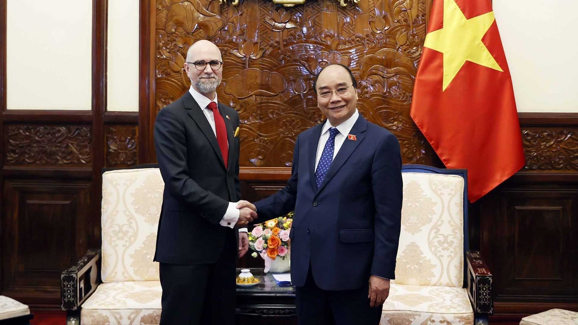 Chủ tịch nước Nguyễn Xuân Phúc tiếp Đại sứ Canada Shawn Perry Steil. (Nguồn: TTXVN)