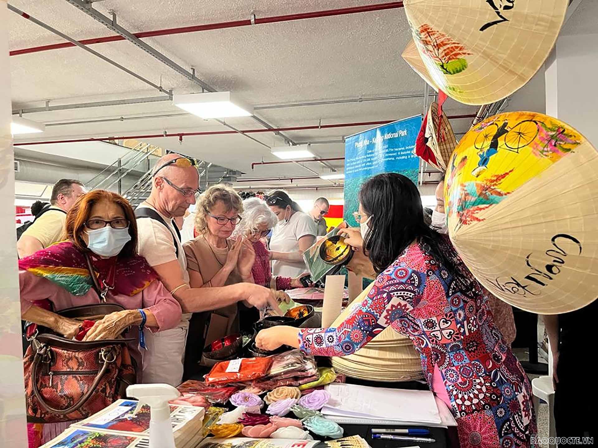 Đại sứ quán Việt Nam tại Brazil tham gia Hội chợ Văn hóa và ẩm thực quốc tế 2022