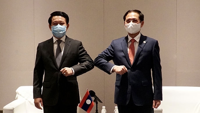 Bộ trưởng Ngoại giao Bùi Thanh Sơn gặp song phương Bộ trưởng Ngoại giao Lào
