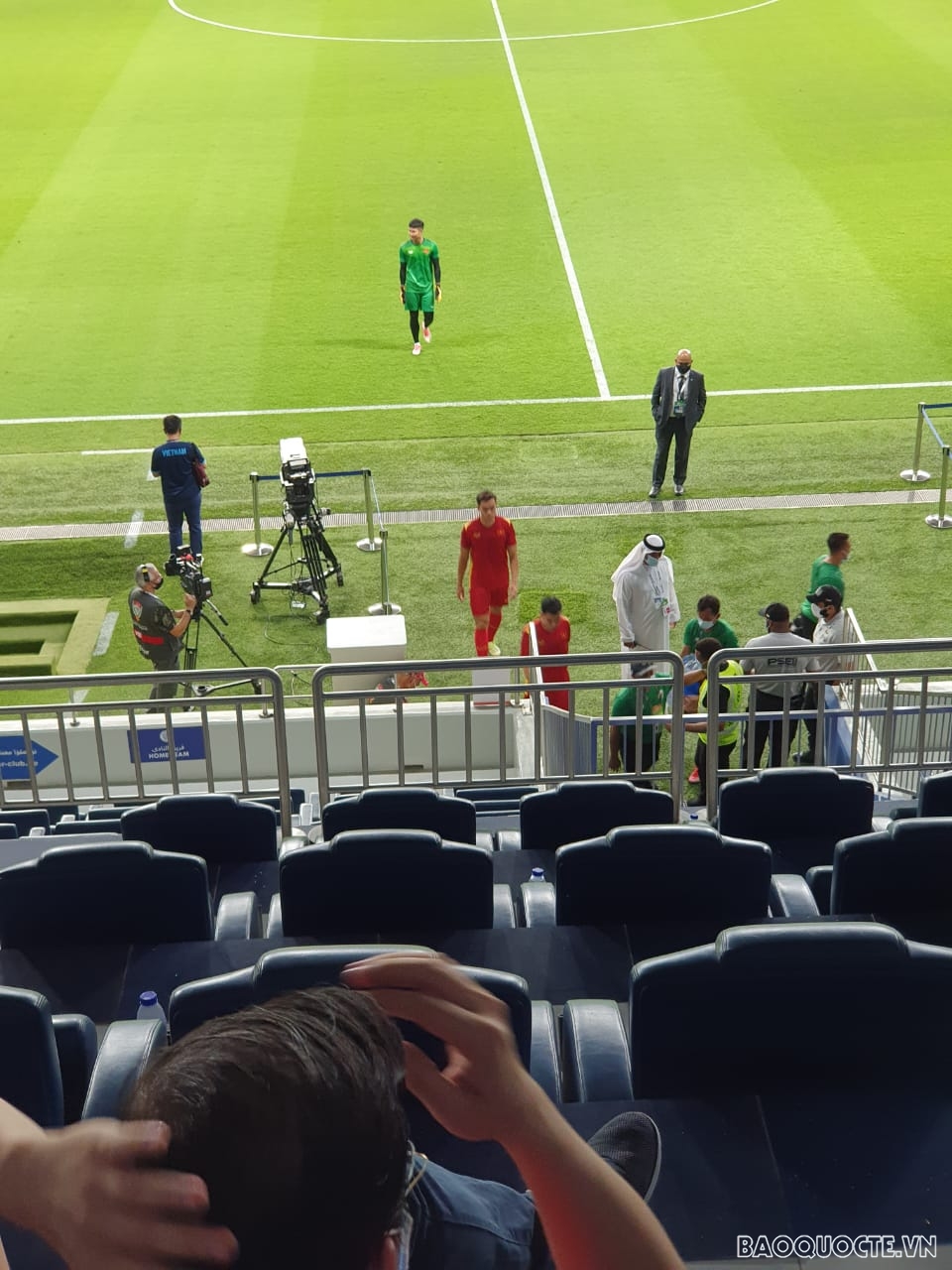 Trận Việt Nam vs Indonesia: Không khí tại sân Al Maktoum trước giờ bóng lăn