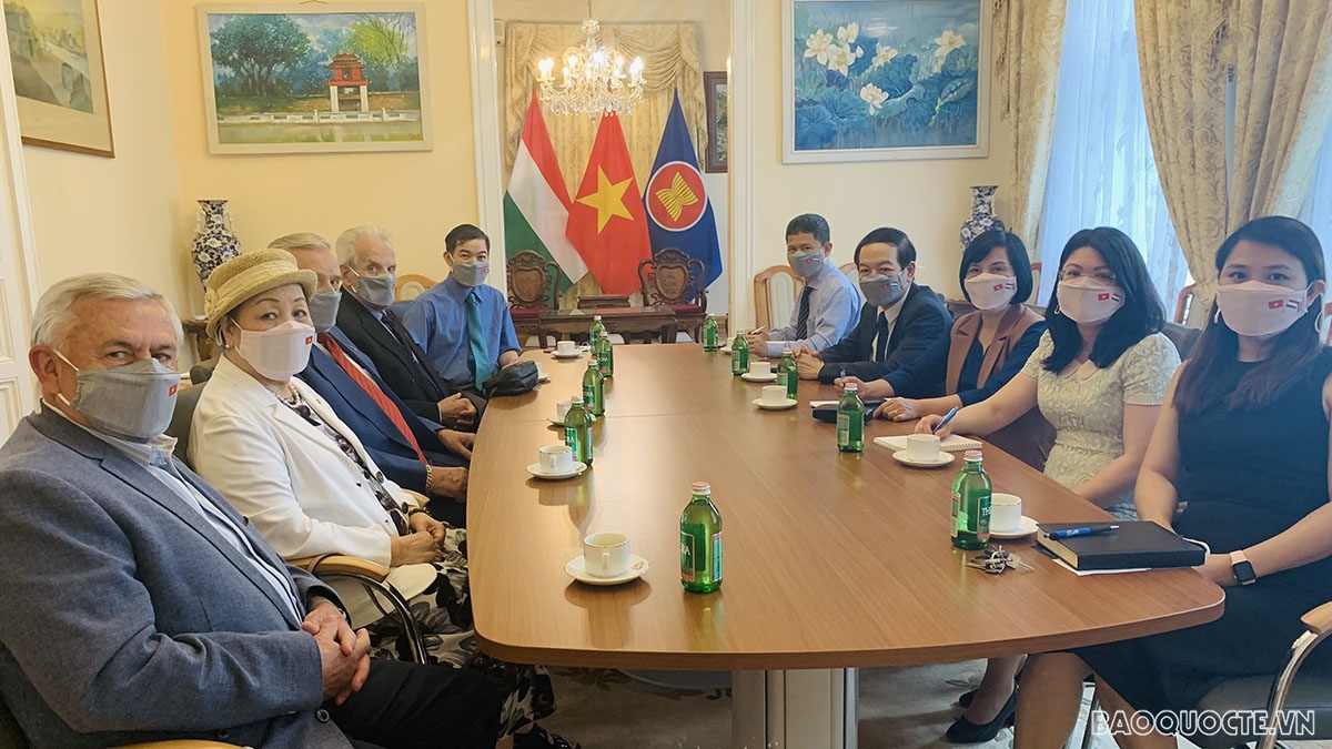Đại sứ Nguyễn Thị Bích Thảo đã có buổi tiếp và làm việc với Trung tướng Botz László, Chủ tịch Hội Hữu nghị Hungary-Việt Nam