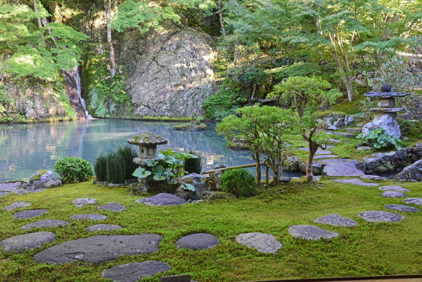 Khu vườn Tesso-en ở Gujo Hachiman. (Ảnh: Stephen Mansfield)