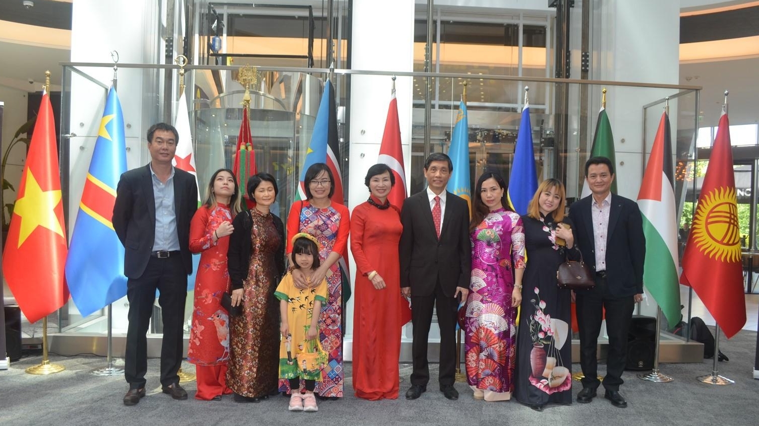 dai su quan viet nam tai tho nhi ky tham gia trien lam tranh theu tai ankara