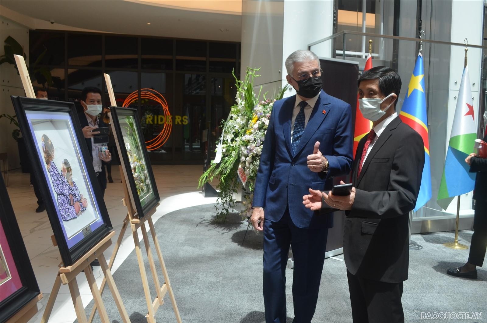 Đại sứ quán Việt Nam tại Thổ Nhĩ Kỳ tham gia triển lãm tranh thêu tại Ankara