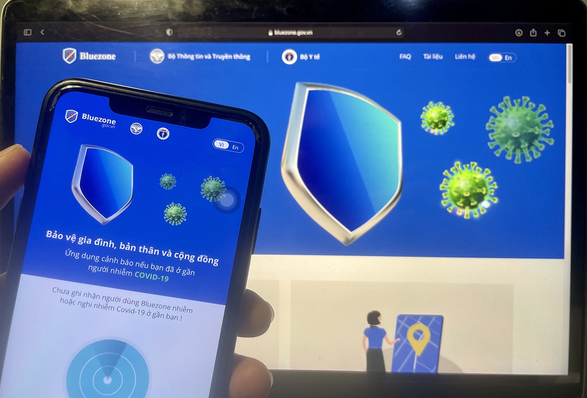 Bluezone được coi là “ứng dụng quốc dân” khi xuất hiện trên hàng triệu chiếc smartphone ở Việt Nam. (Ảnh: Duy Quang)