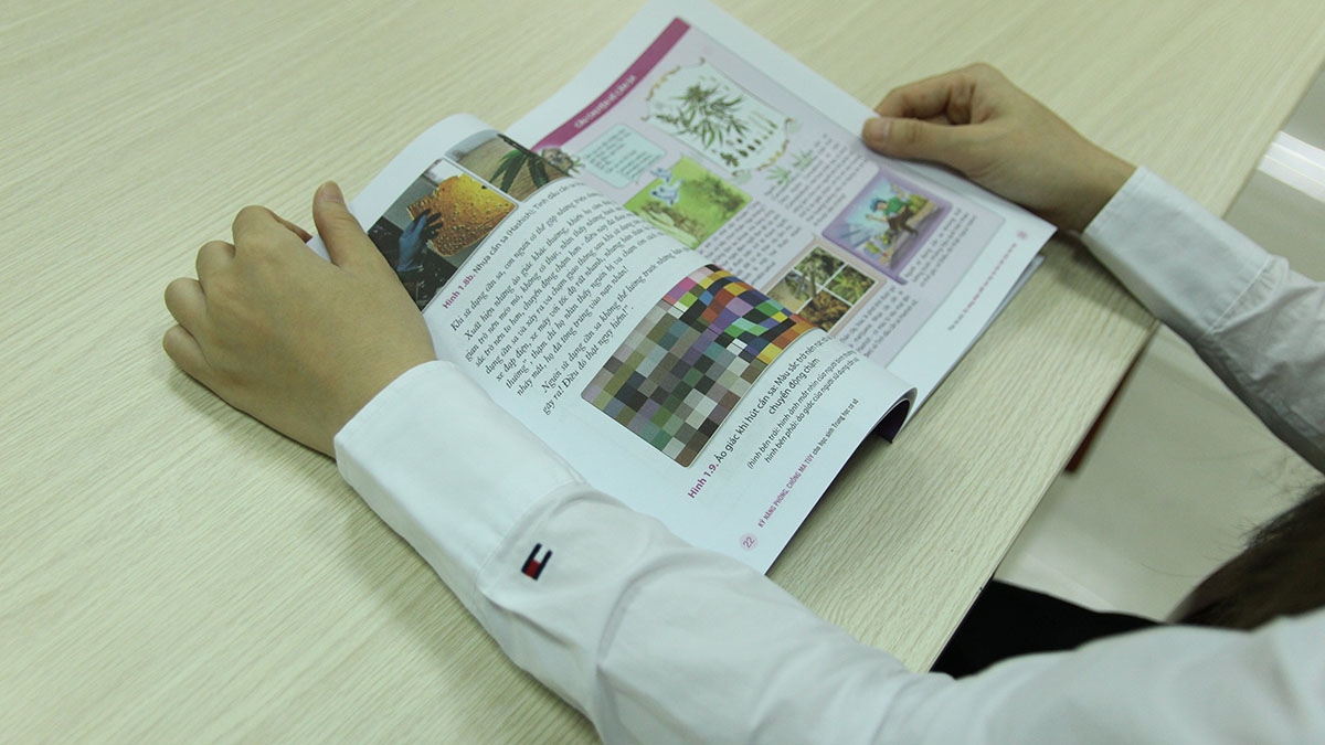 Bộ tài liệu gồm có 4 cuốn giúp cung cấp cho người đọc những kiến thức cơ bản và nâng cao về ma túy, cách thức nhận biết các loại ma túy, dấu hiệu nhận biết người sử dụng ma túy Bộ tài liệu gồm có 4 cuốn giúp cung cấp cho người đọc những kiến thức cơ bản và nâng cao về ma túy, cách thức nhận biết các loại ma túy, dấu hiệu nhận biết người sử dụng ma túy