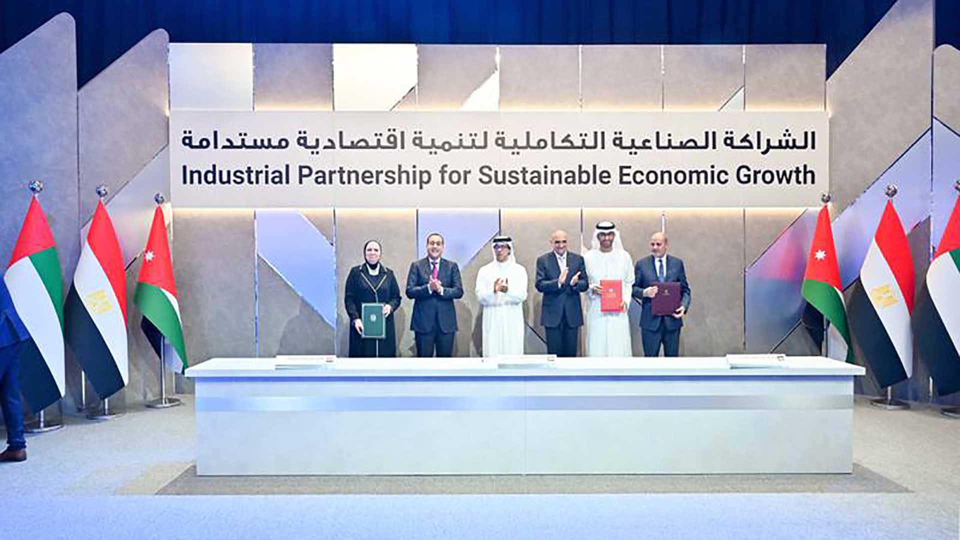 UAE, Ai Cập và Jordan đã ký kết quan hệ đối tác công nghiệp để thúc đẩy tăng trưởng kinh tế bền vững và tìm kiếm cơ hội đầu tư chung trong các lĩnh vực ưu tiên. (Nguồn: The National)