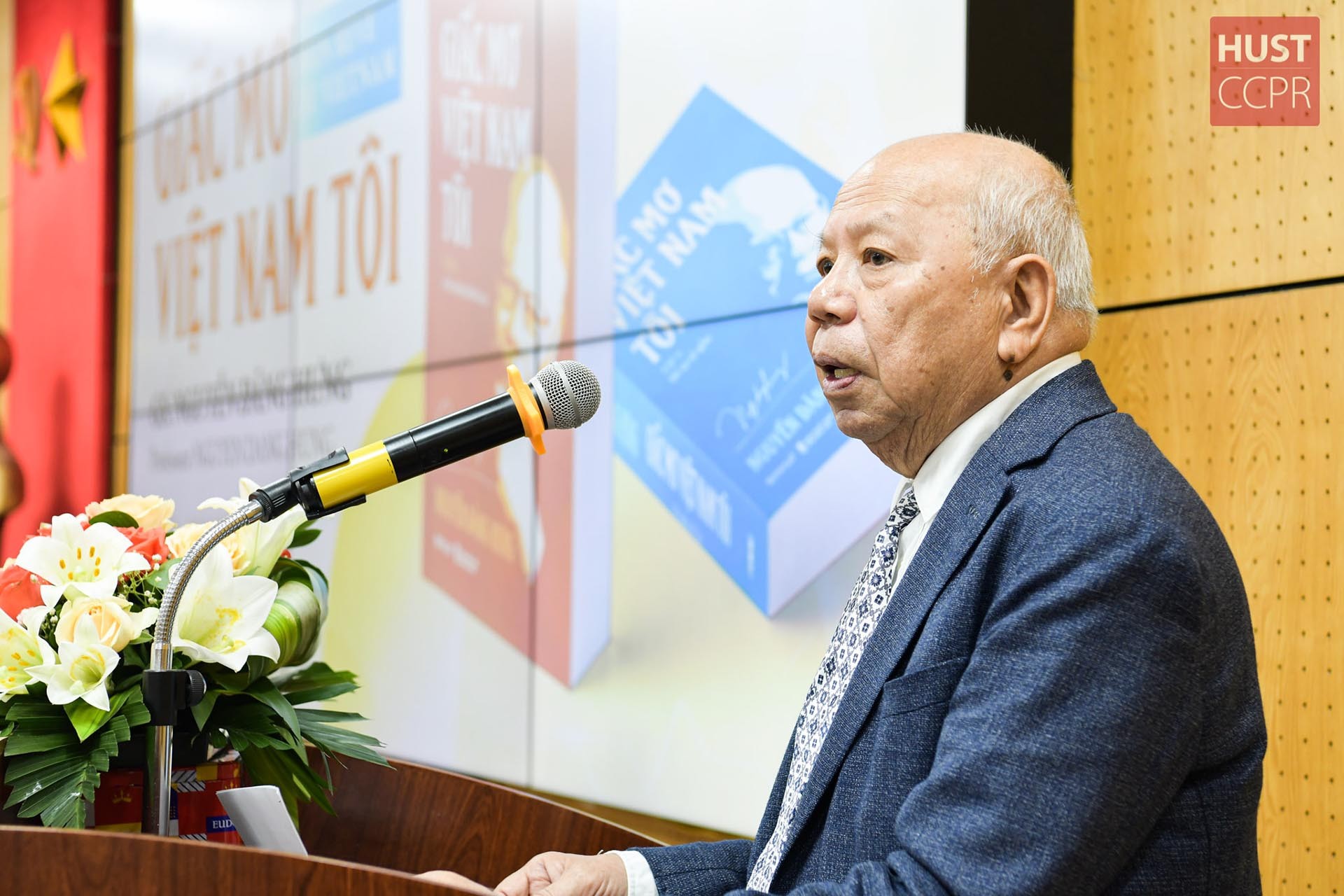 GS. Nguyễn Đăng Hưng phát biểu tại buổi lễ ra mắt sách  ngày 20/5. (Ảnh: Duy Thành)