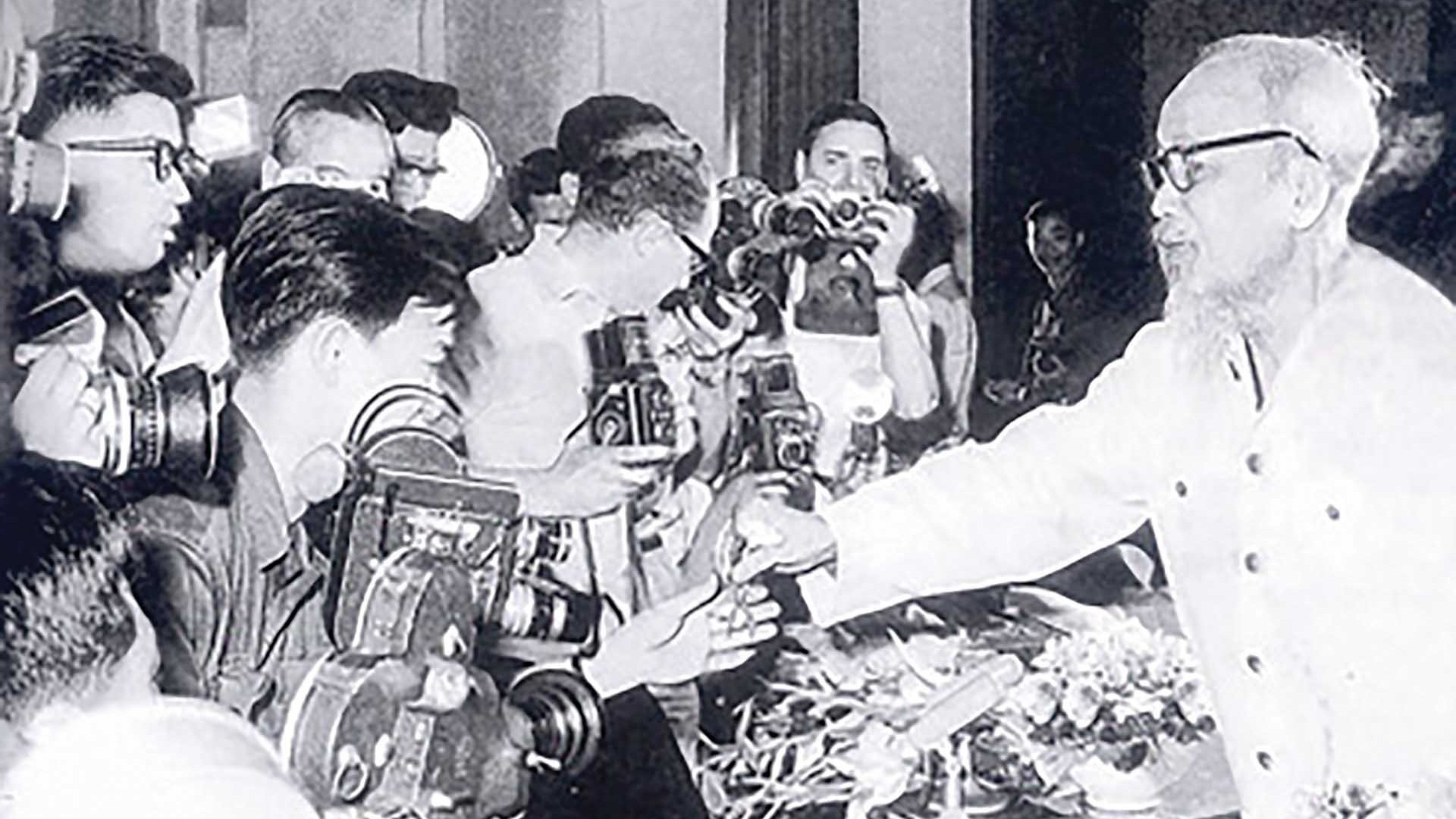 nguyen pho thu tuong vu khoan doi dieu mong moi ve ngoai giao va bao chi