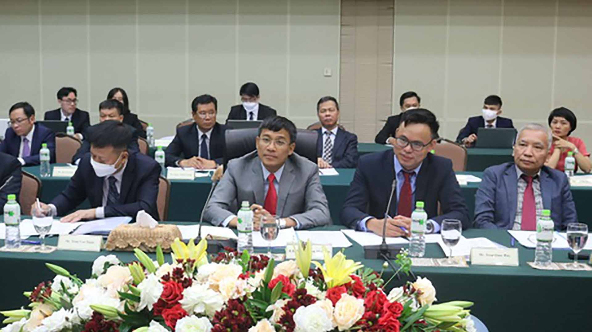 Thứ trưởng Thường trực Bộ Ngoại giao, Chủ tịch Ủy ban liên hợp biên giới Việt Nam-Campuchia Nguyễn Minh Vũ và Đoàn đại biểu Việt Nam. (Nguồn: biengioilanhtho.gov.vn)