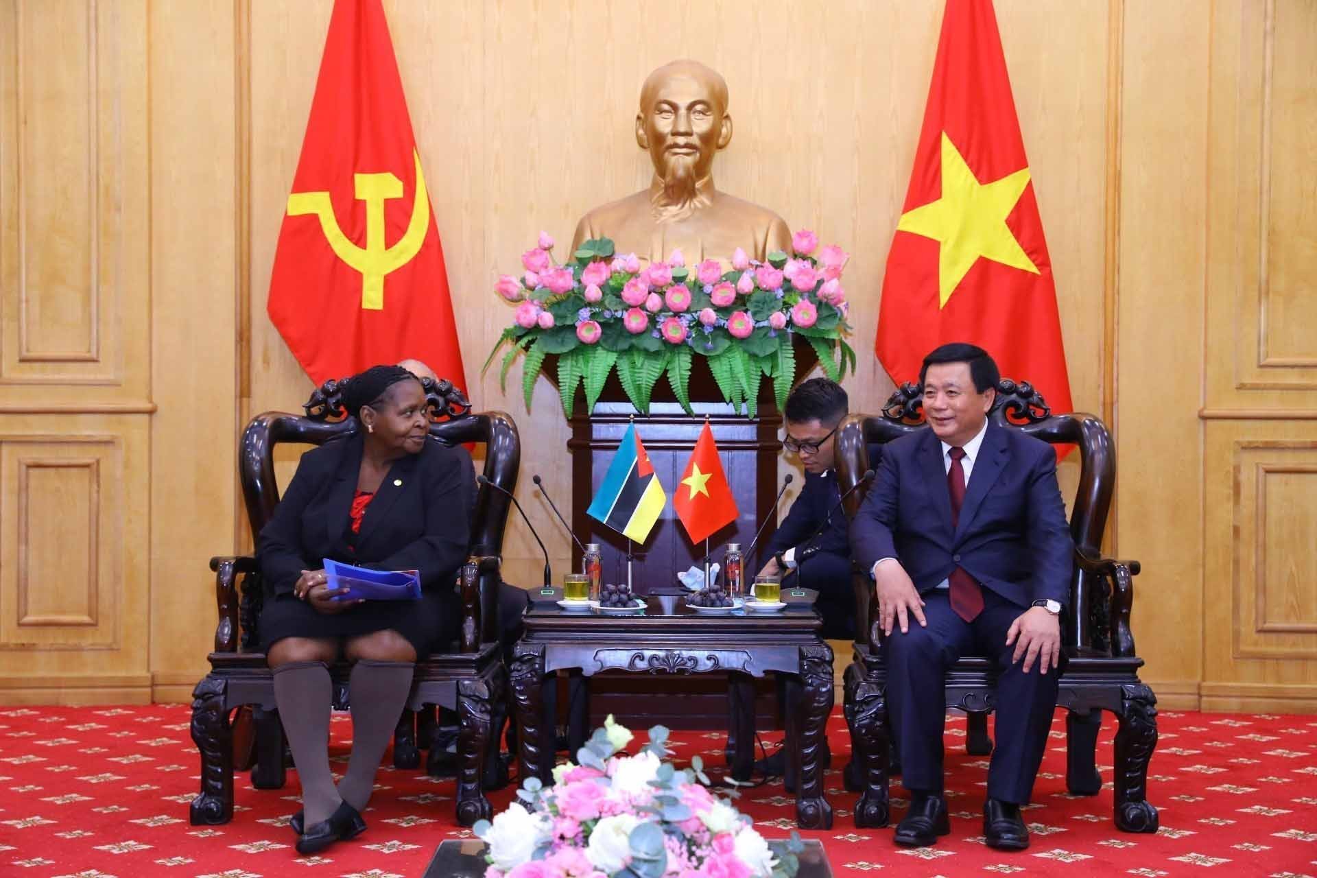 Giám đốc Học viện Chính trị Quốc gia Hồ Chí Minh Nguyễn Xuân Thắng tiếp Chủ tịch Quốc hội Mozambique Esperanca Laurinda Francisco Nhiuane Bias. (Nguồn: TTXVN)