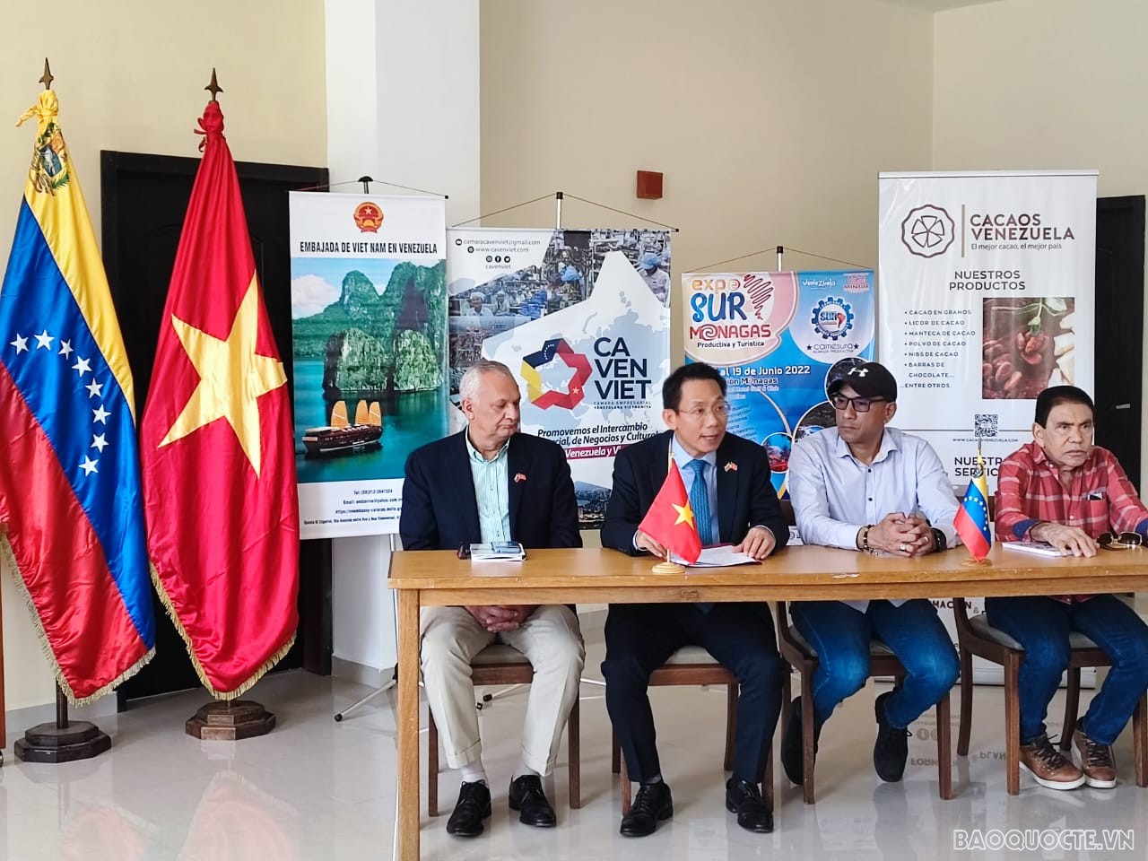 Đại sứ quán Việt Nam tại Venezuela đã tổ chức hội thảo “Xúc tiến thương mại các mặt hàng thế mạnh của Việt Nam” .