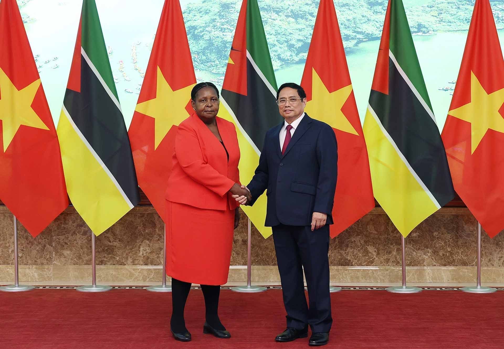 Thủ tướng Phạm Minh Chính và Chủ tịch Quốc hội Mozambique Esperança Bias. (Nguồn: TTXVN)  