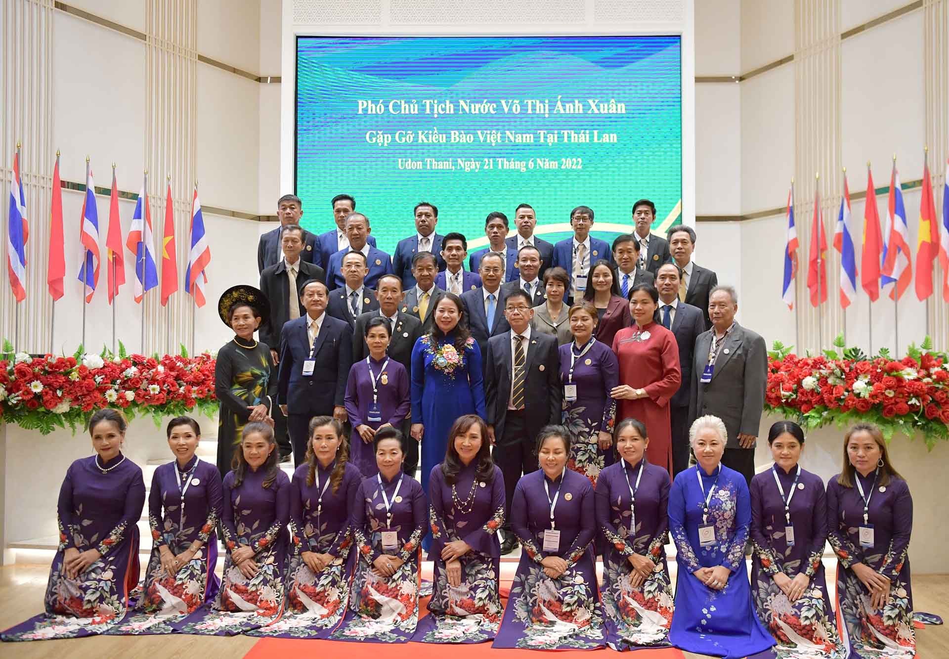 Phó Chủ tịch nước Võ Thị Ánh Xuân gặp gỡ cộng đồng người Việt Nam tại tỉnh Udon Thani, Thái Lan