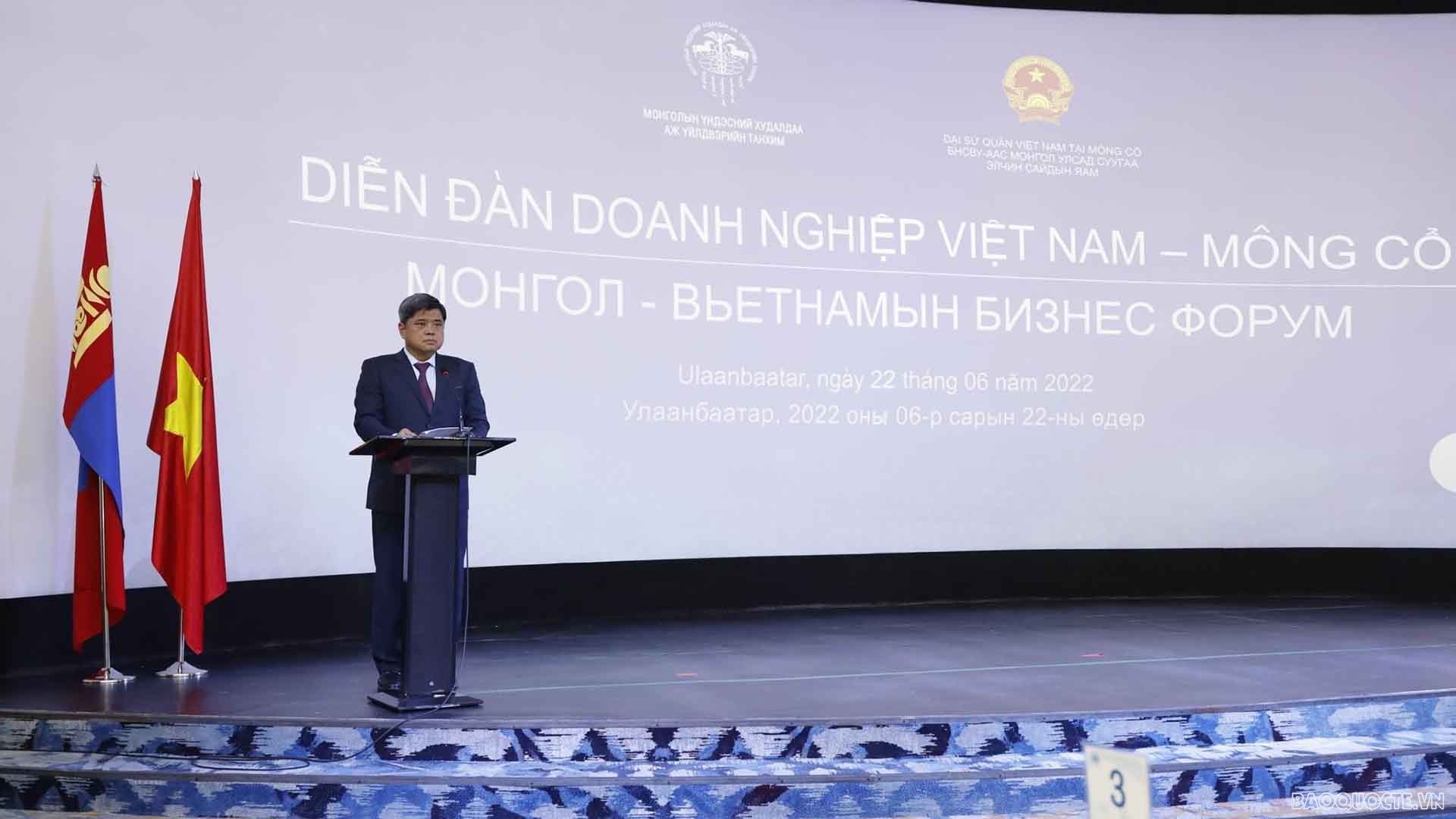 Thứ trưởng Bộ Nông nghiệp và Phát triển nông thôn Trần Thanh Nam phát biểu khai mạc Diễn đàn.