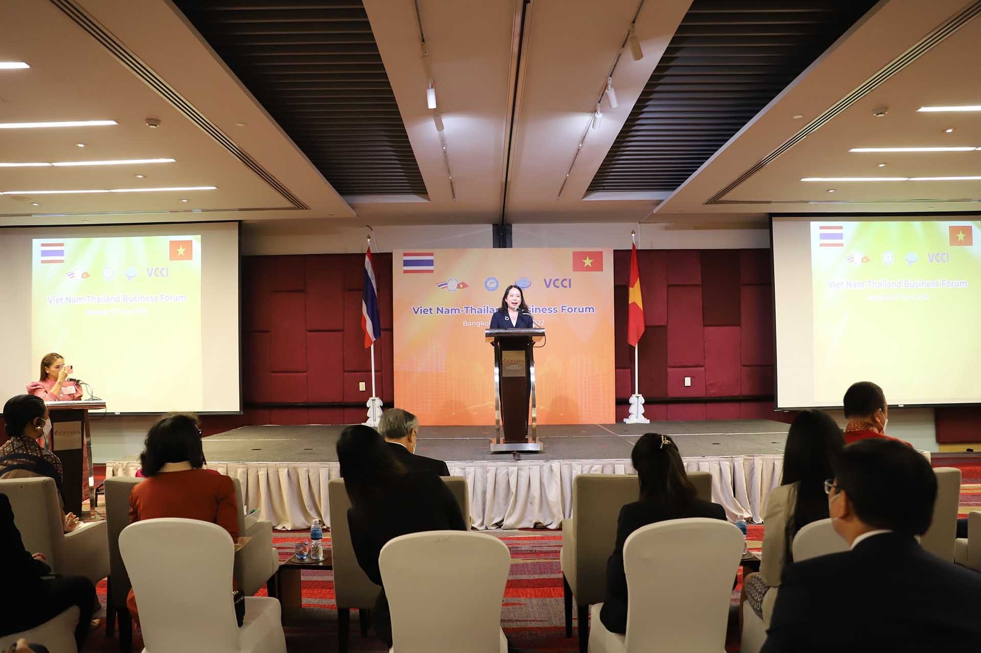  Phó Chủ tịch nước Võ Thị Ánh Xuân dự và phát biểu tại Diễn đàn doanh nghiệp Việt Nam-Thái Lan. (Nguuonf: TTXVN)