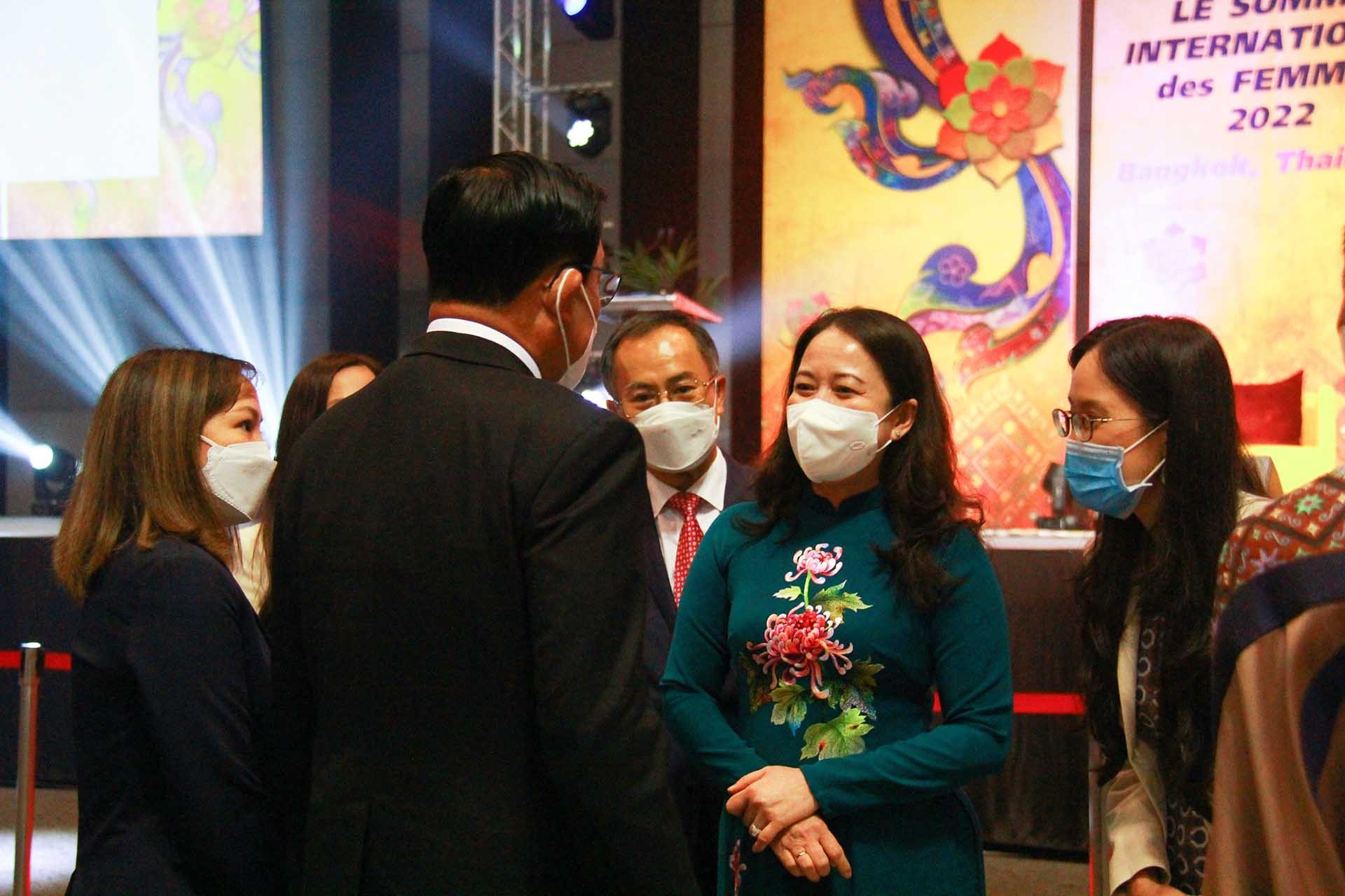 Phó Chủ tịch nước Võ Thị Ánh Xuân với các đại biểu dự Lễ khai mạc Hội nghị Thượng đỉnh phụ nữ toàn cầu năm 2022. (Nguồn: TTXVN)