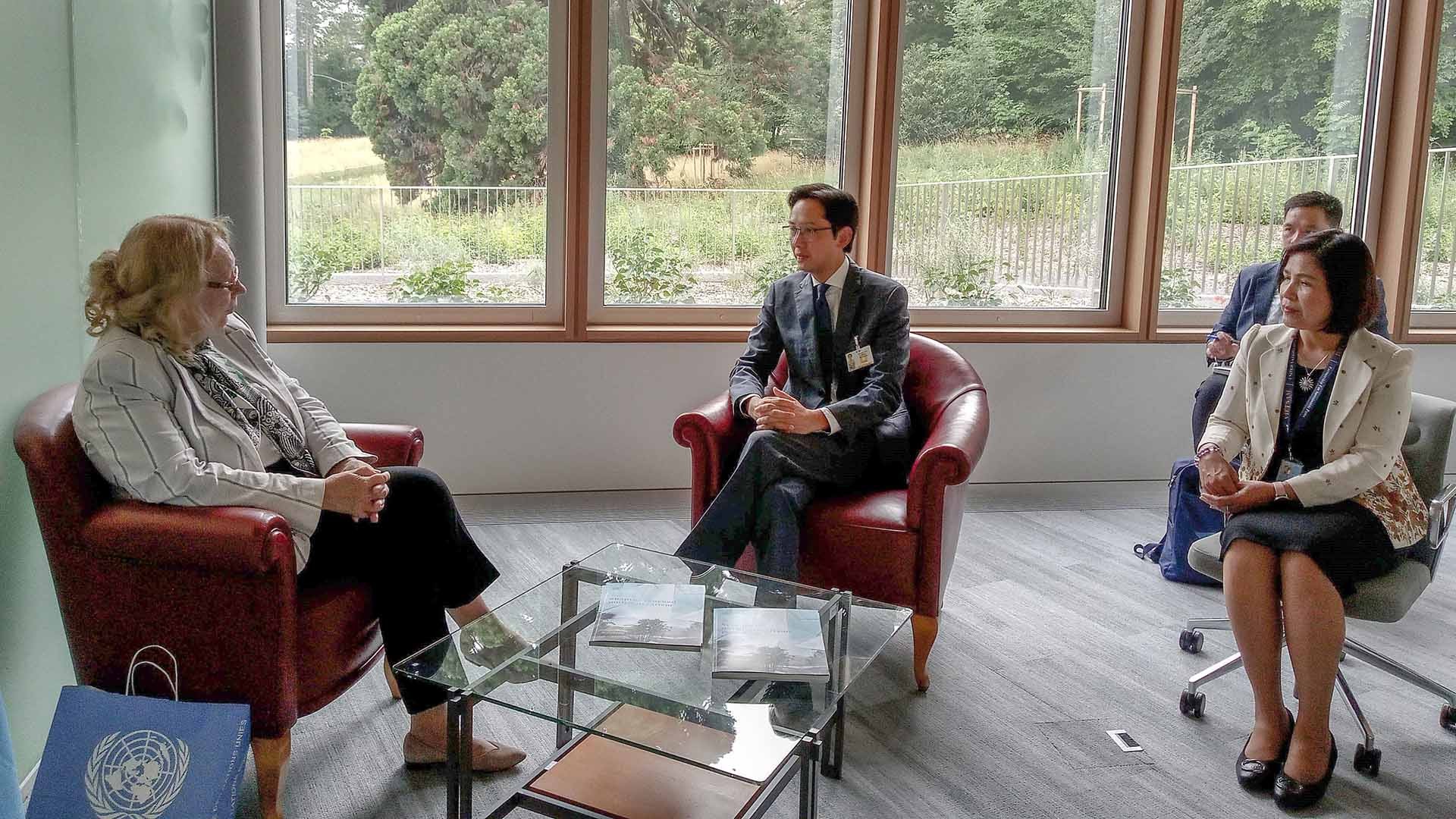 Trợ lý Bộ trưởng Bộ Ngoại giao Đỗ Hùng Việt trong cuộc gặp với bà Tatiana Valovaya, Tổng Giám đốc Văn phòng LHQ tại Geneva. Ảnh: (Nguồn: TTXVN)