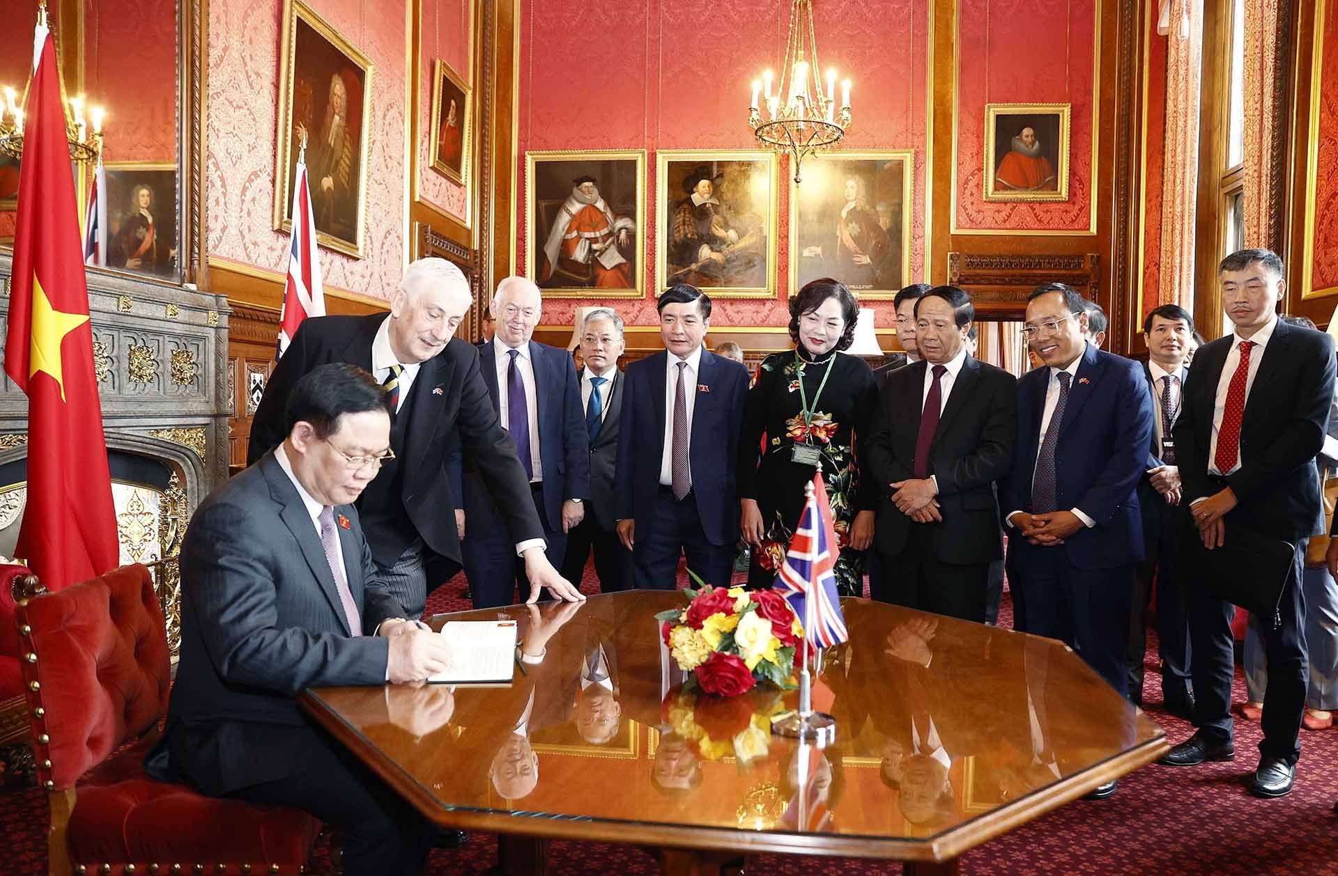 Tăng cường hơn nữa quan hệ đối tác chiến lược Việt Nam-Anh
